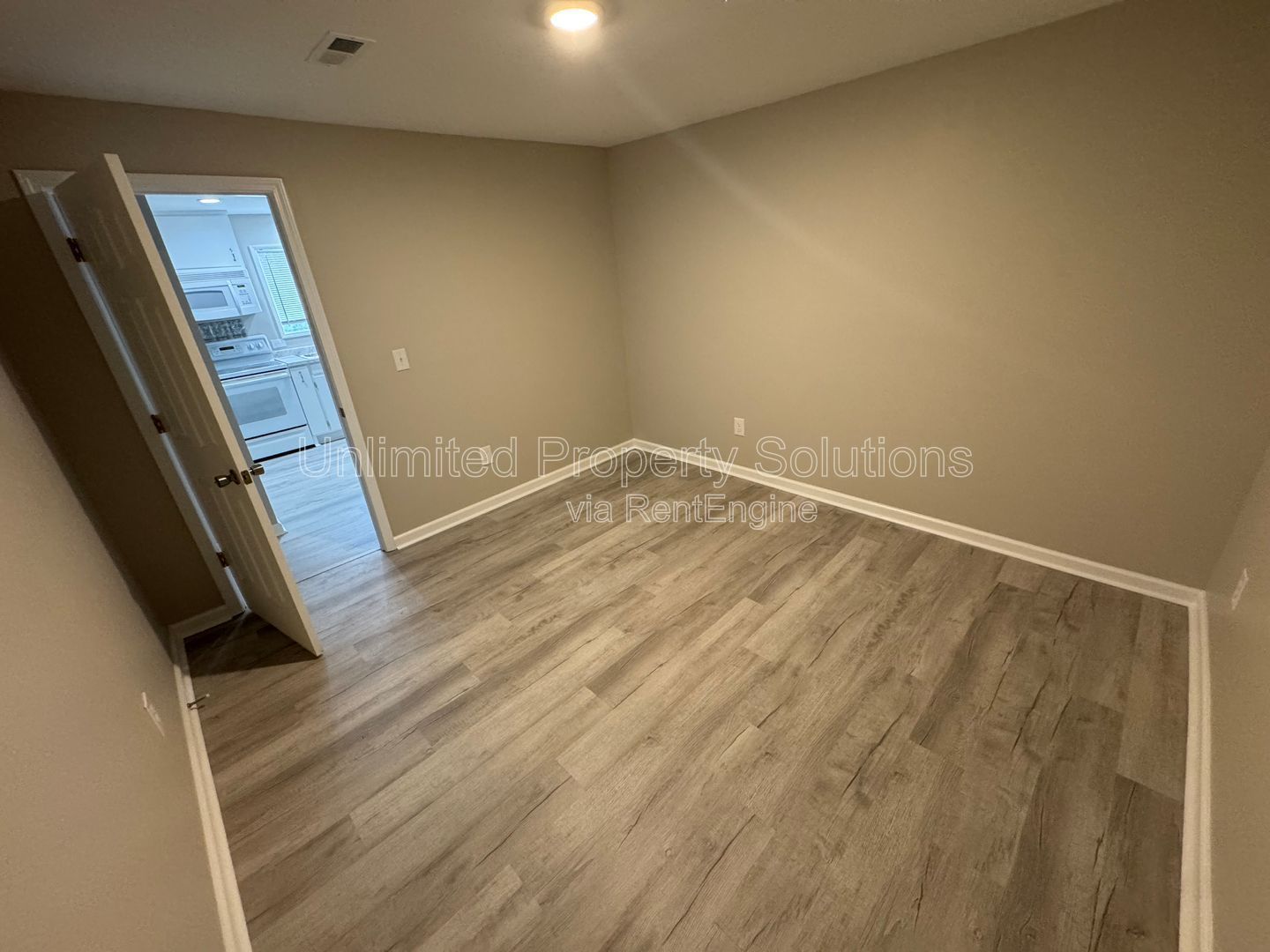 WRIGHTSVILLE AVENUE - 4 Bedroom - Minutes to Novant Health Cape Fear Hospital, UNCW property image