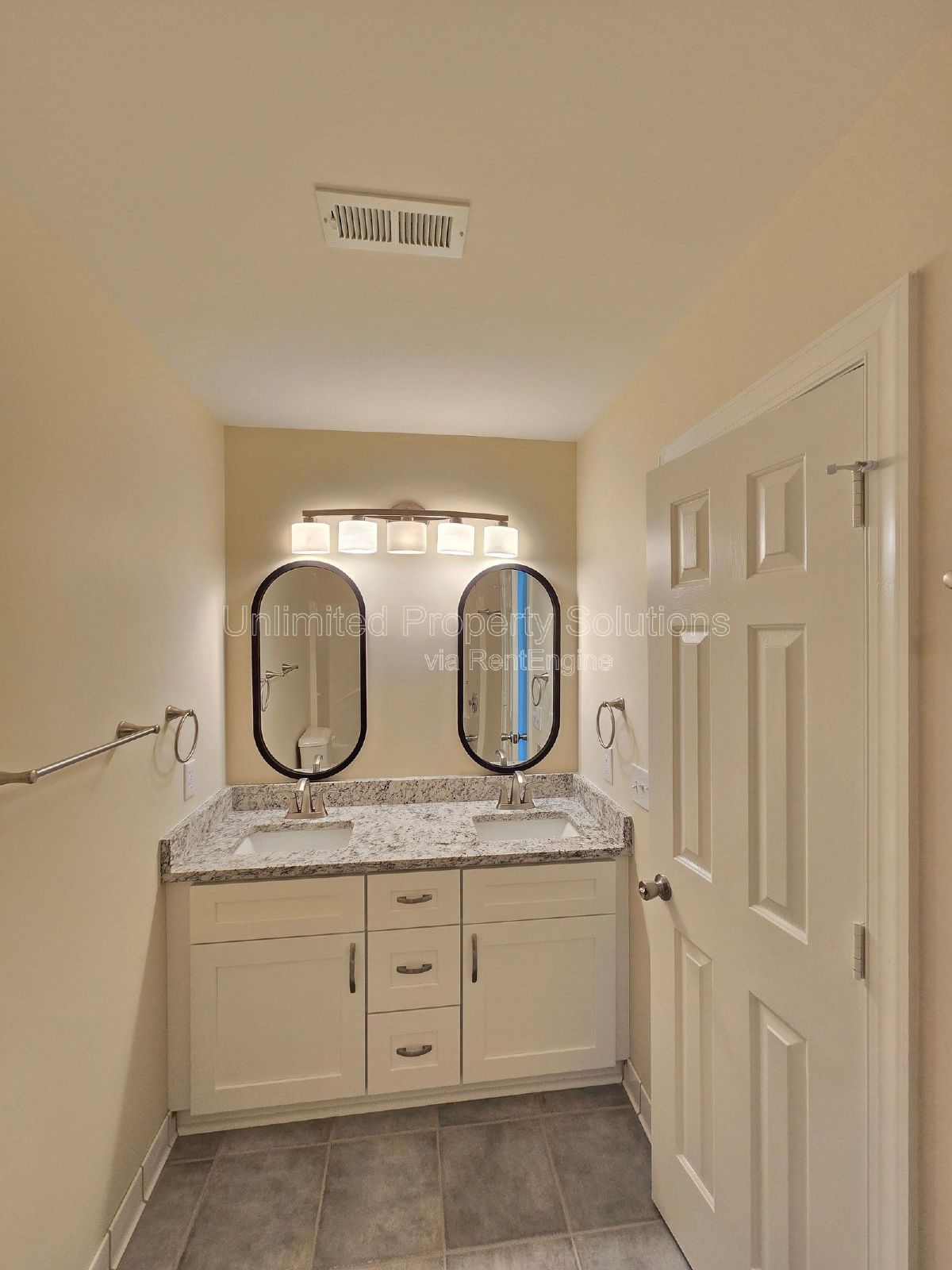 STONESTHROW - 2 Bedroom Townhome - Perfect location for UNCW Students, Faculty and Staff! property image