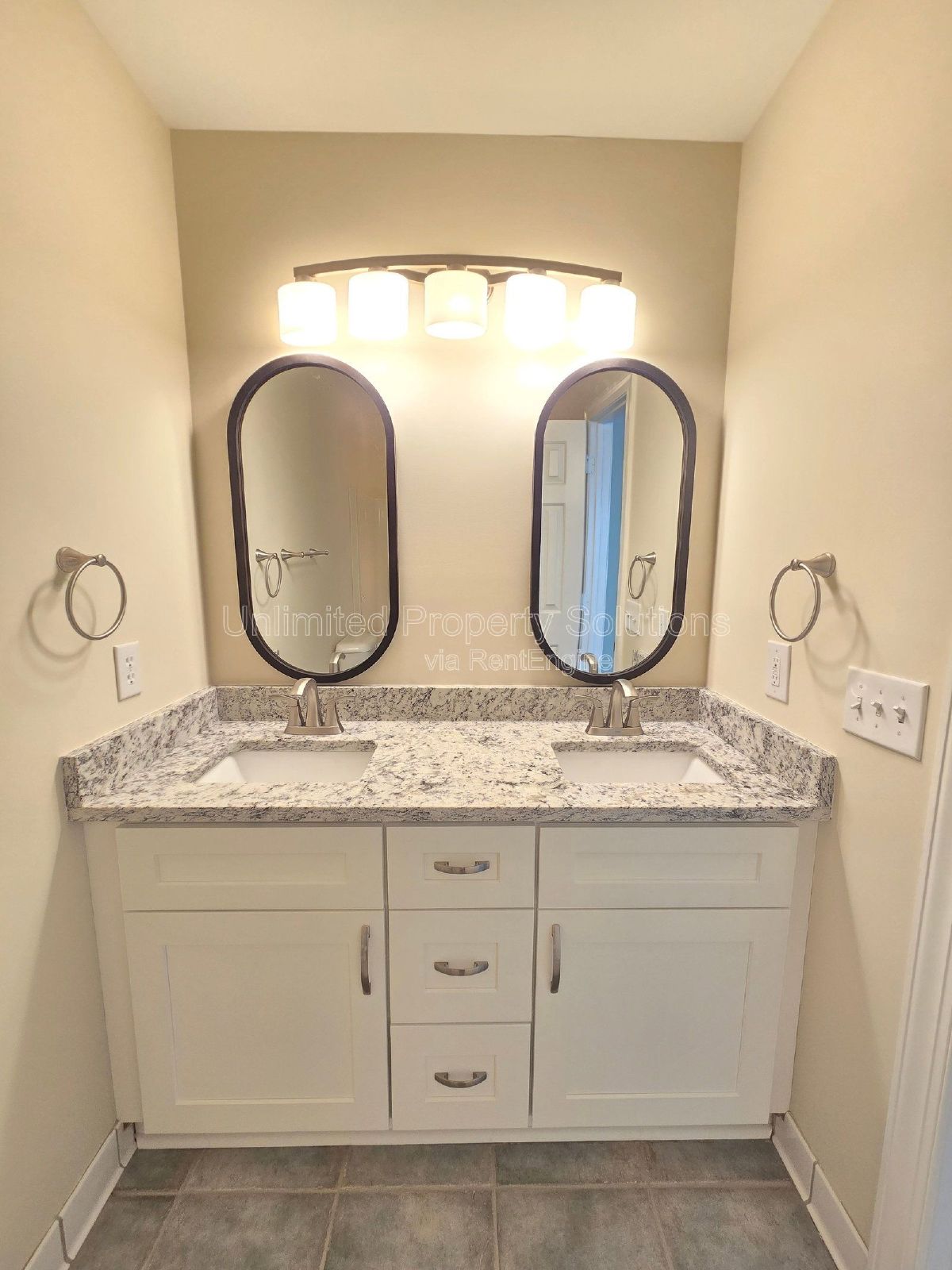 STONESTHROW - 2 Bedroom Townhome - Perfect location for UNCW Students, Faculty and Staff! property image