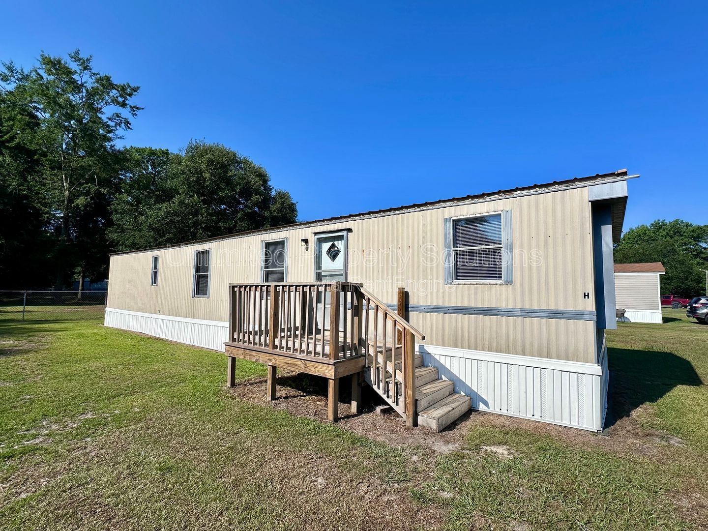 LELAND - 2 Bedroom & 1 Bathroom Mobile Home - Located just off I-40 bypass property image