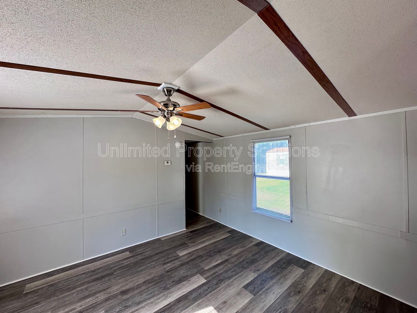 LELAND - 2 Bedroom & 1 Bathroom Mobile Home - Located just off I-40 bypass property image