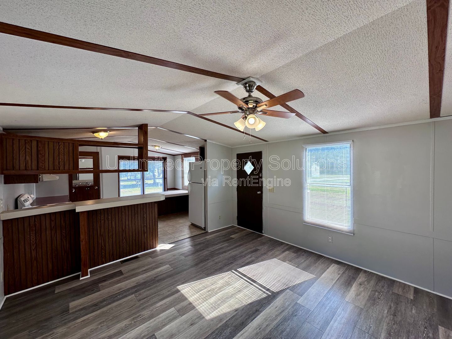 LELAND - 2 Bedroom & 1 Bathroom Mobile Home - Located just off I-40 bypass property image