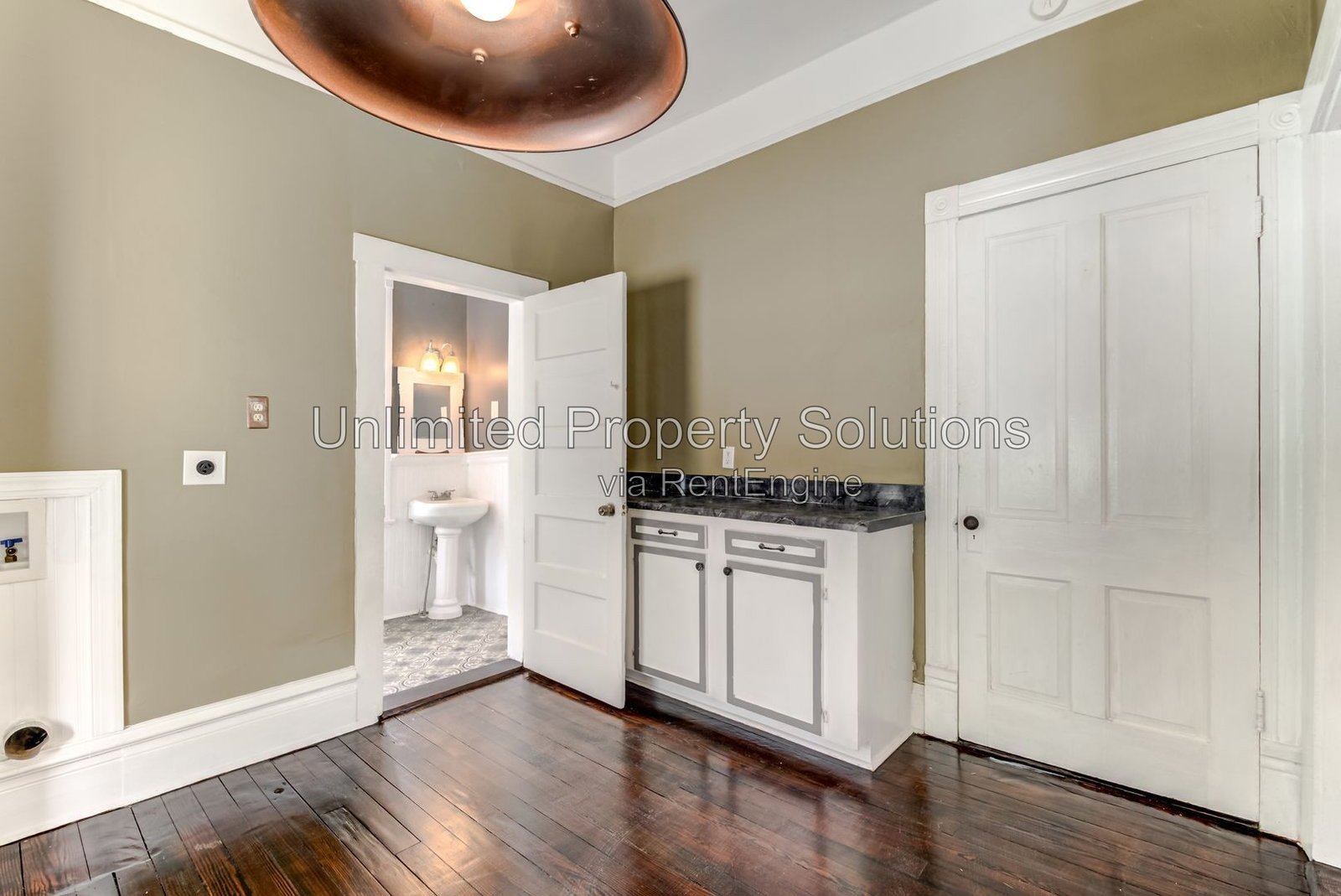 WILMINGTON - DOWNTOWN - 2 BD/1 BA - Only blocks from dining, nightlife, breweries and Wilmington Riverwalk property image