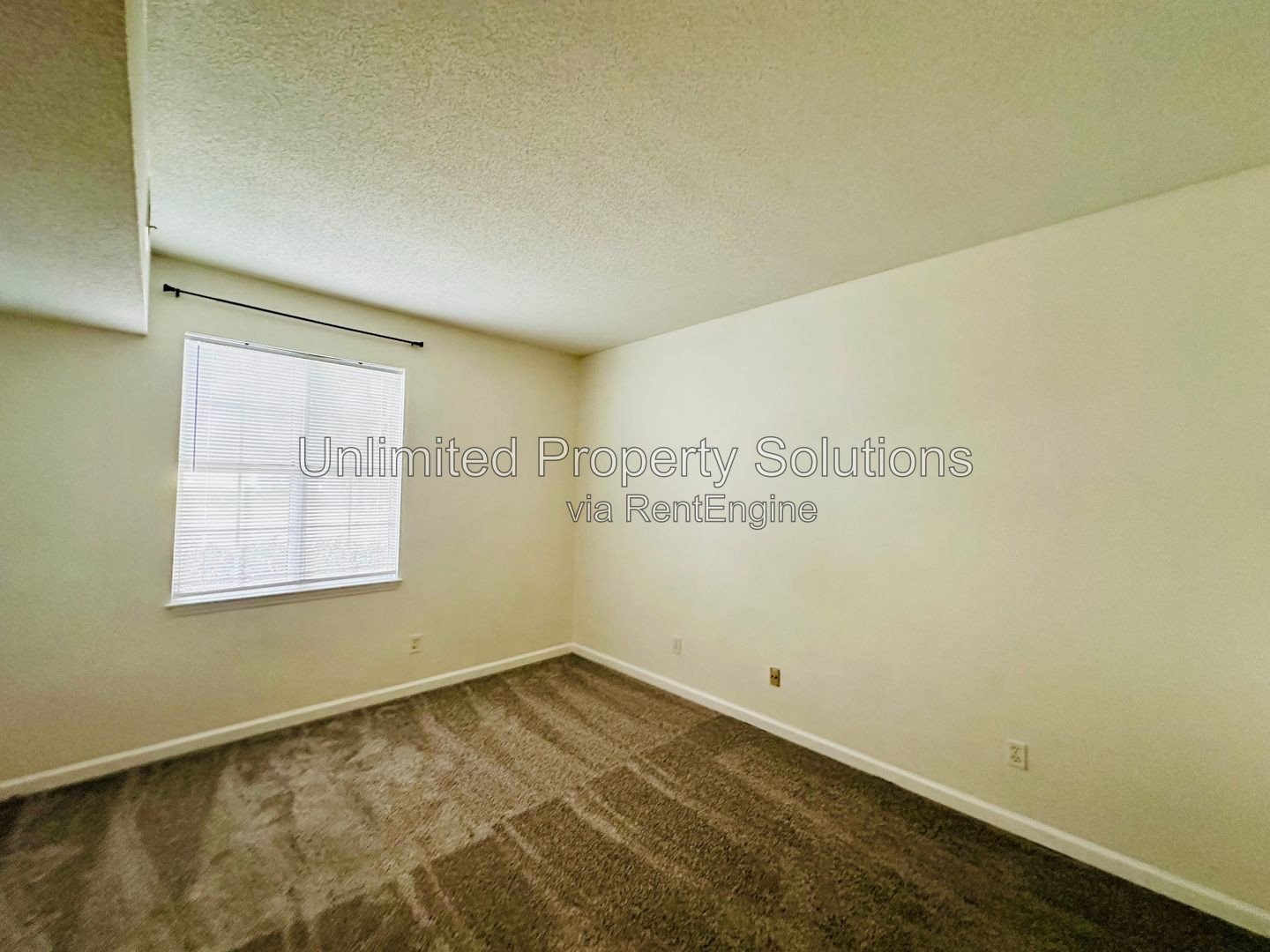 HAMPTON PLACE - 2 BEDROOM/2 BATH RENOVATED CONDO LOCATED IN PINE VALLEY! property image