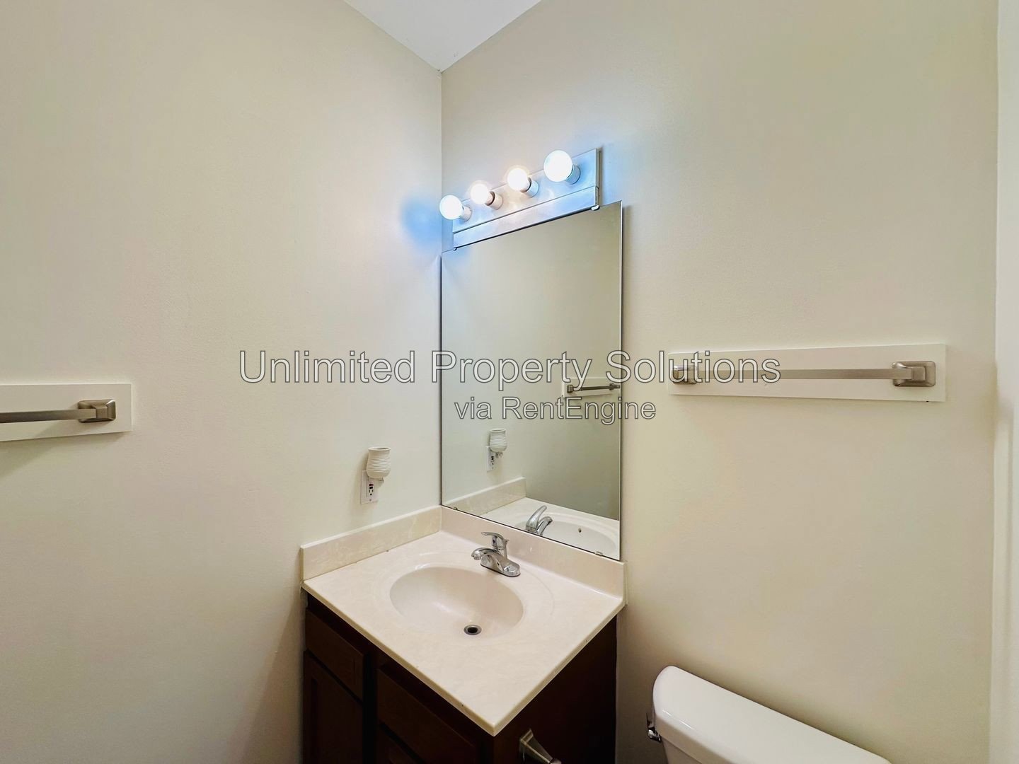 HAMPTON PLACE - 2 BEDROOM/2 BATH RENOVATED CONDO LOCATED IN PINE VALLEY! property image