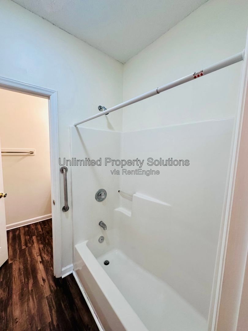 HAMPTON PLACE - 2 BEDROOM/2 BATH RENOVATED CONDO LOCATED IN PINE VALLEY! property image