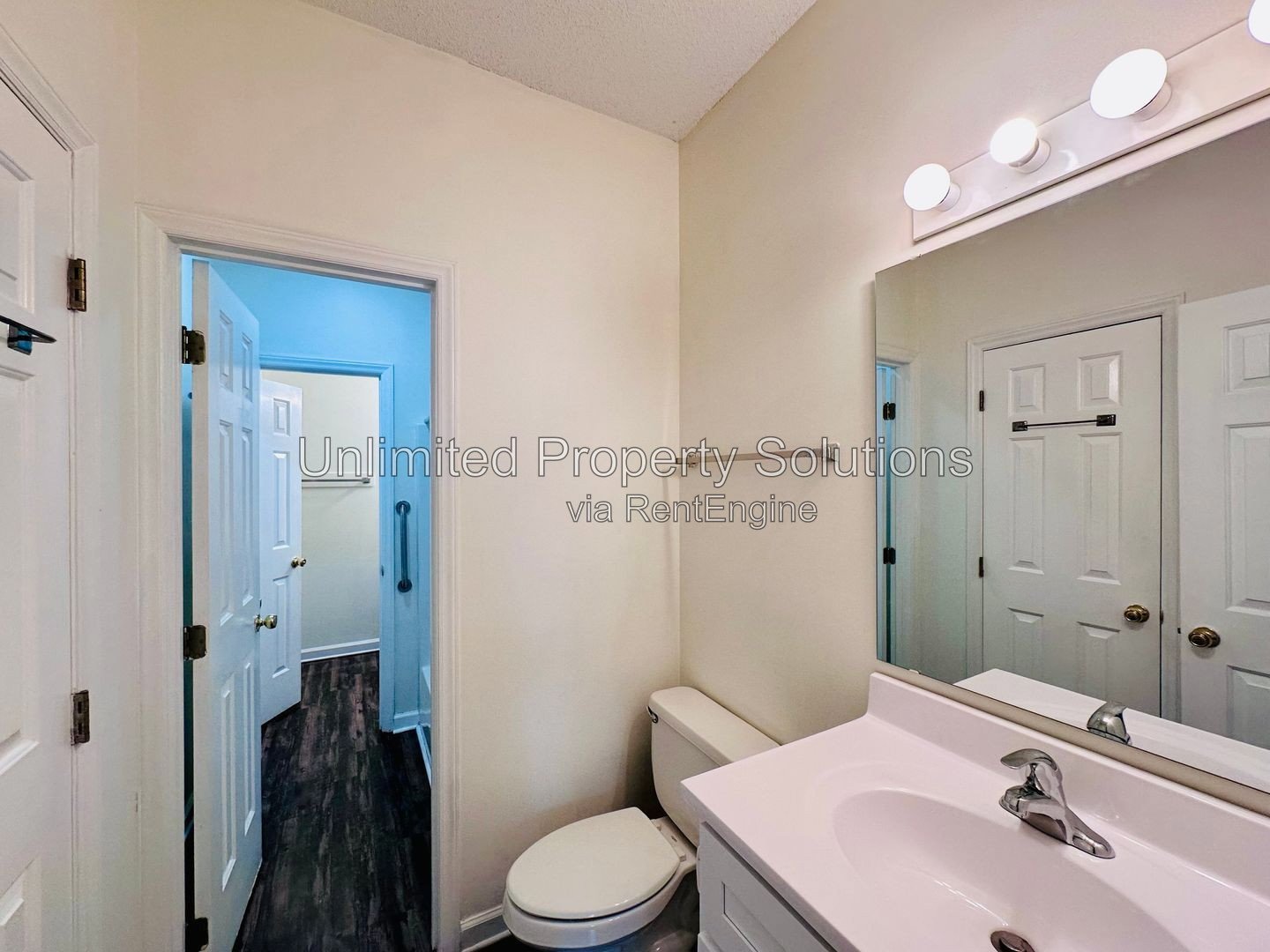 HAMPTON PLACE - 2 BEDROOM/2 BATH RENOVATED CONDO LOCATED IN PINE VALLEY! property image