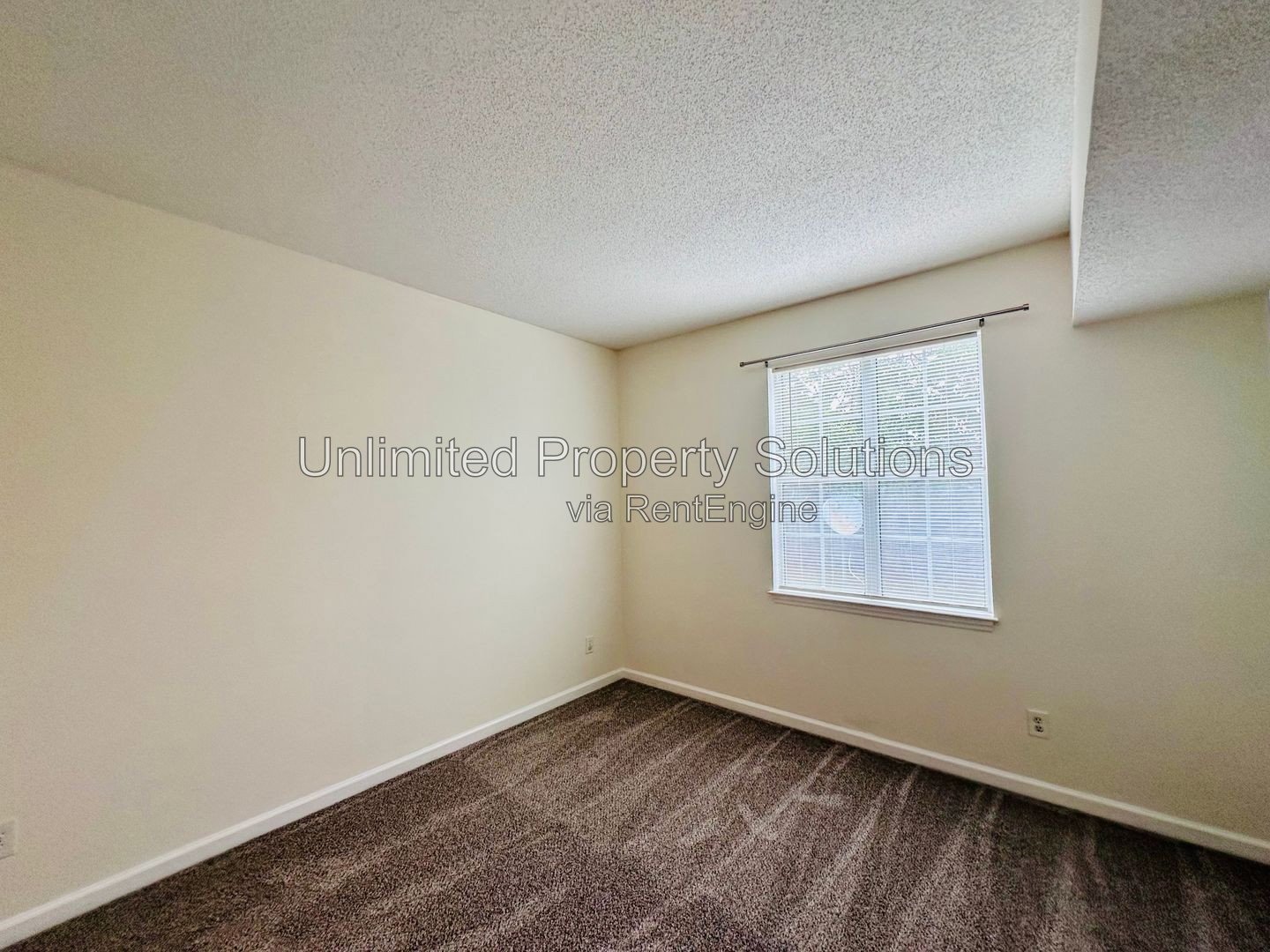 HAMPTON PLACE - 2 BEDROOM/2 BATH RENOVATED CONDO LOCATED IN PINE VALLEY! property image