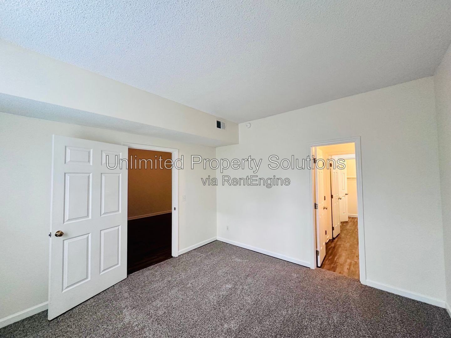 HAMPTON PLACE - 2 BEDROOM/2 BATH RENOVATED CONDO LOCATED IN PINE VALLEY! property image