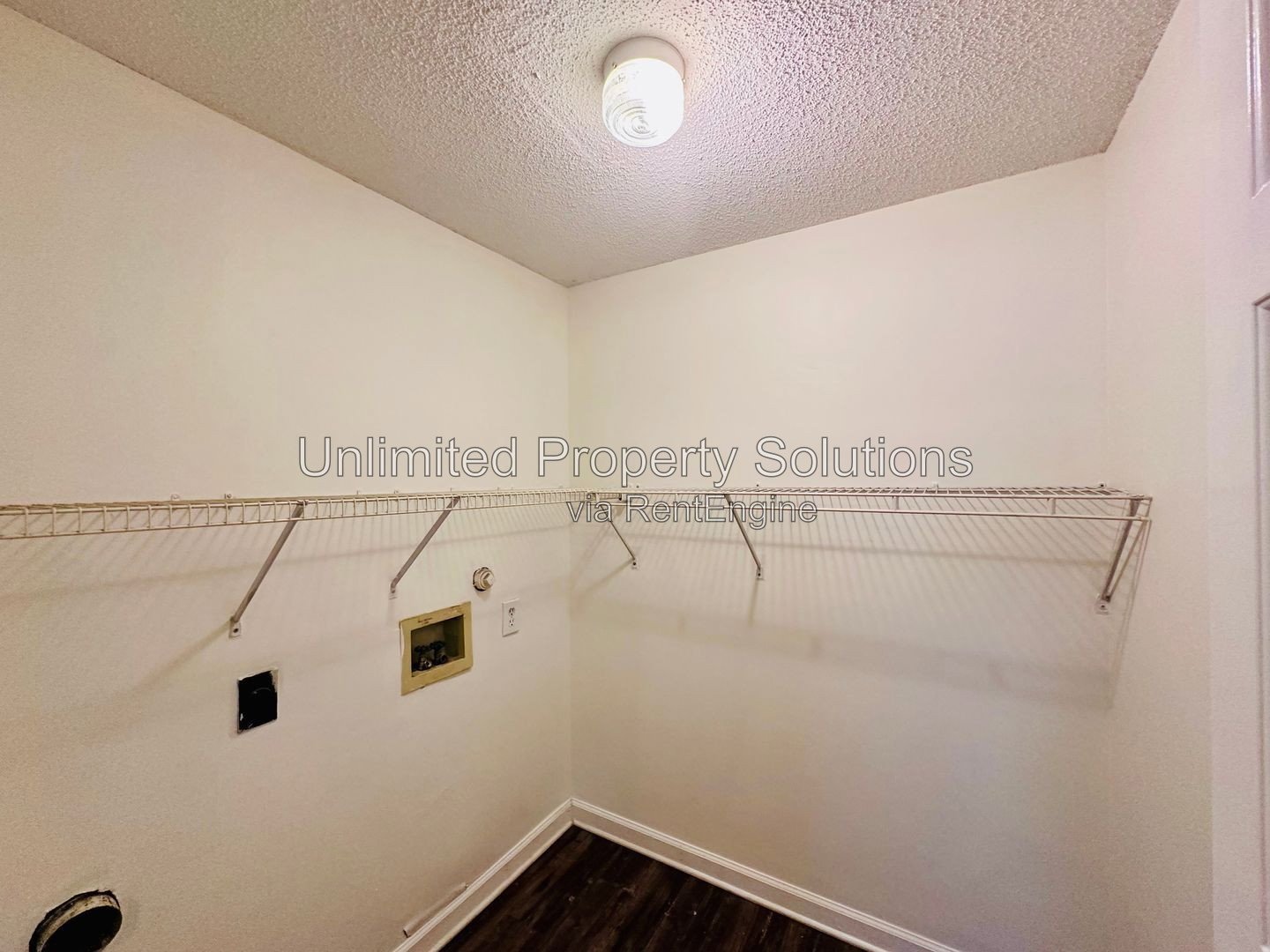 HAMPTON PLACE - 2 BEDROOM/2 BATH RENOVATED CONDO LOCATED IN PINE VALLEY! property image