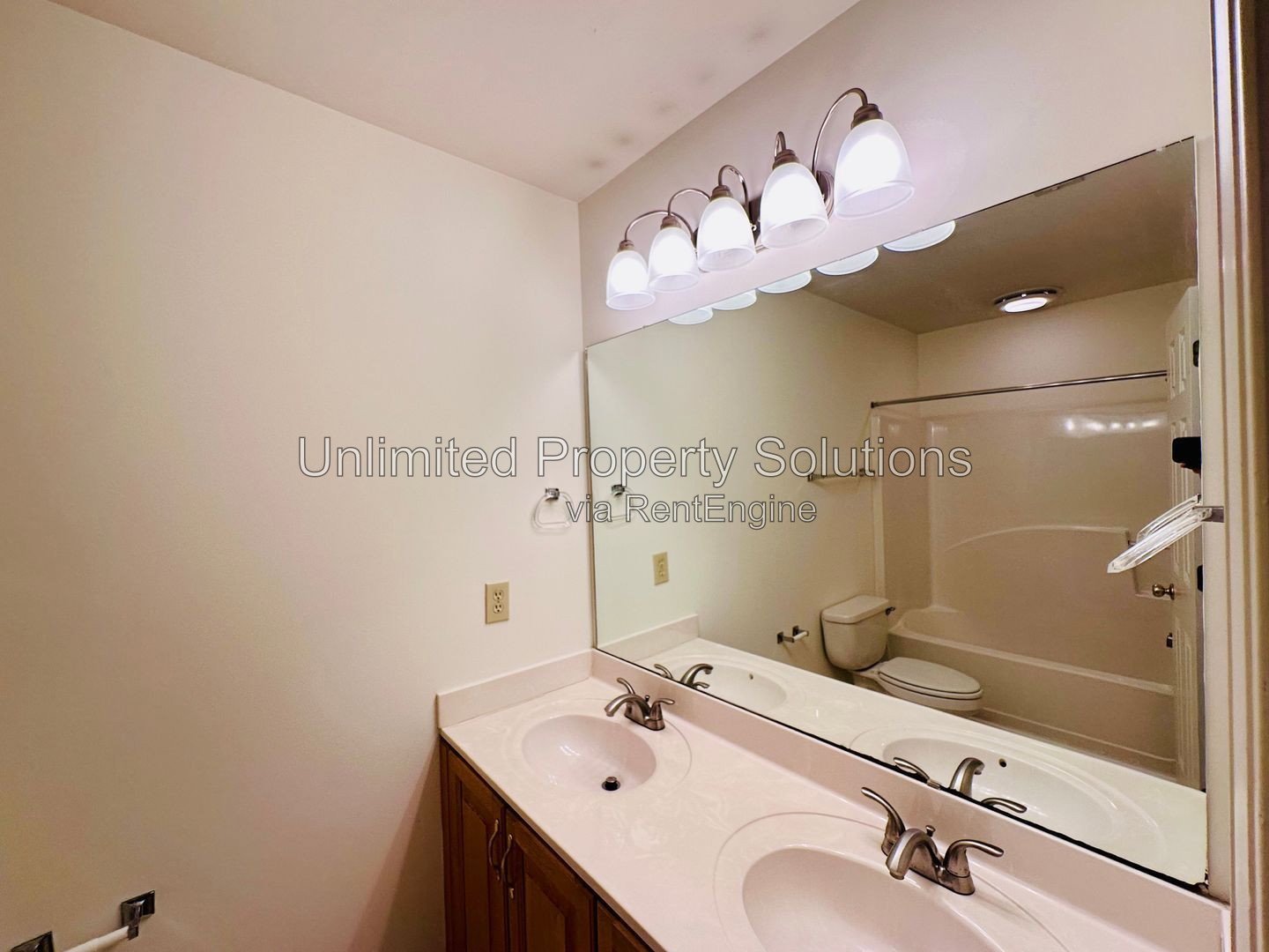 FOREST COVE TOWNHOME - 2 Bedroom/2.5 Bath Townhome close to UNCW, Wrightsville Beach and Mayfaire! property image
