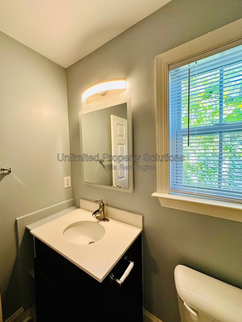 DOWNTOWN WILMINGTON - 2 BD/1 BA - 2 blocks from Castle Street District! property image