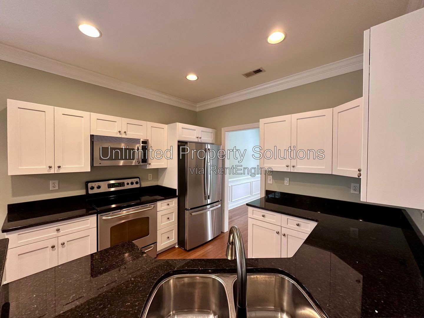 THE COTTAGES AT HOLLY GLEN - 3 Bedroom/2 Bathroom - Great neighborhood, close to midtown, Wrightsville Beach and easy access to I-40/HWY 74 property image