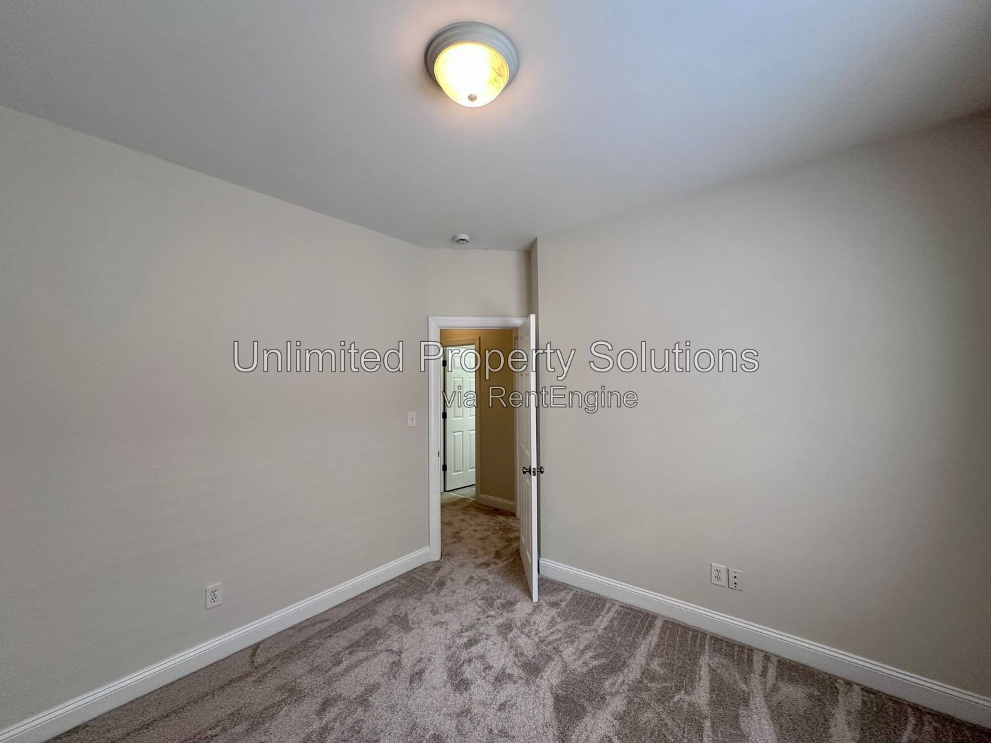 THE COTTAGES AT HOLLY GLEN - 3 Bedroom/2 Bathroom - Great neighborhood, close to midtown, Wrightsville Beach and easy access to I-40/HWY 74 property image