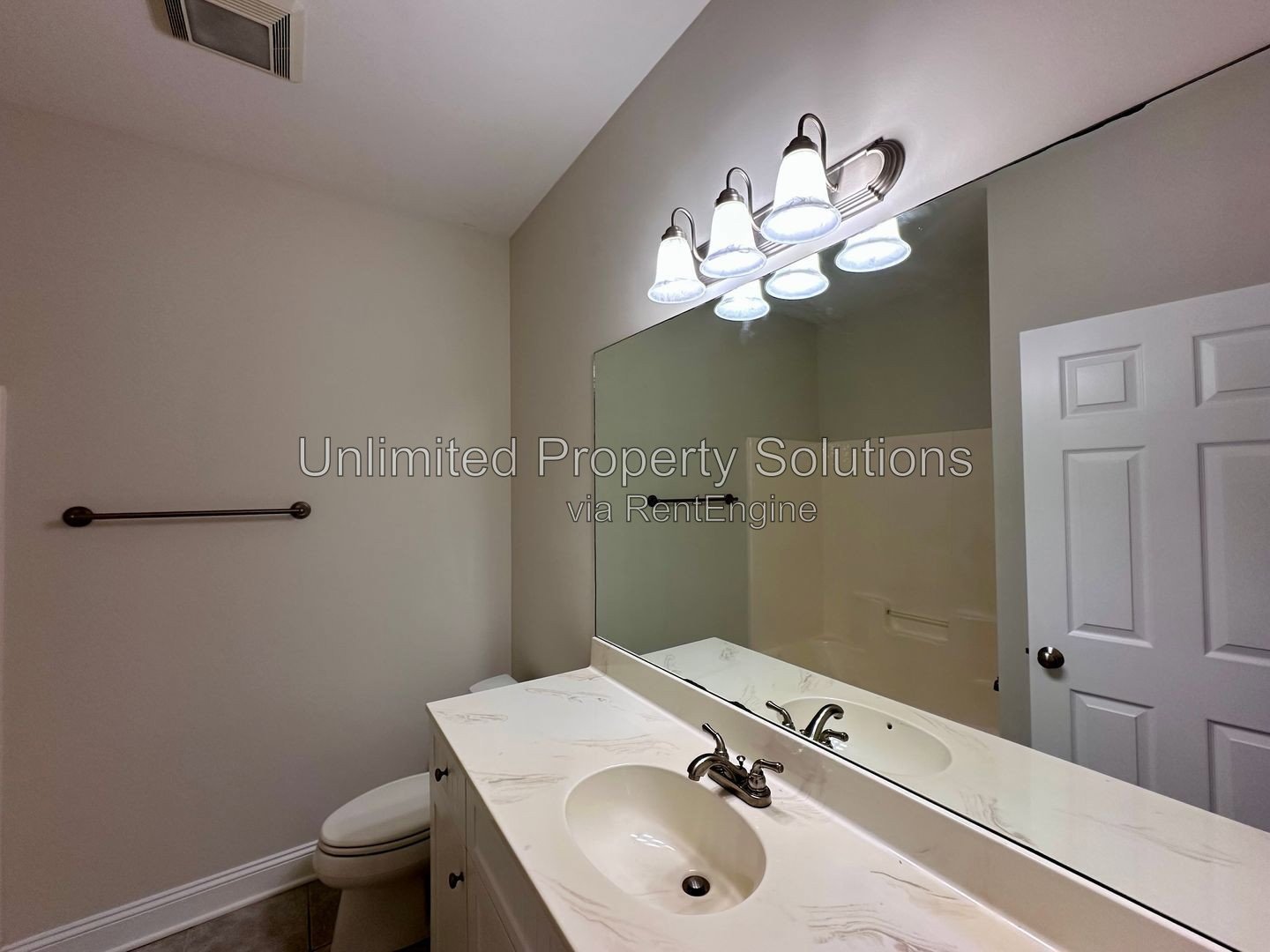 THE COTTAGES AT HOLLY GLEN - 3 Bedroom/2 Bathroom - Great neighborhood, close to midtown, Wrightsville Beach and easy access to I-40/HWY 74 property image