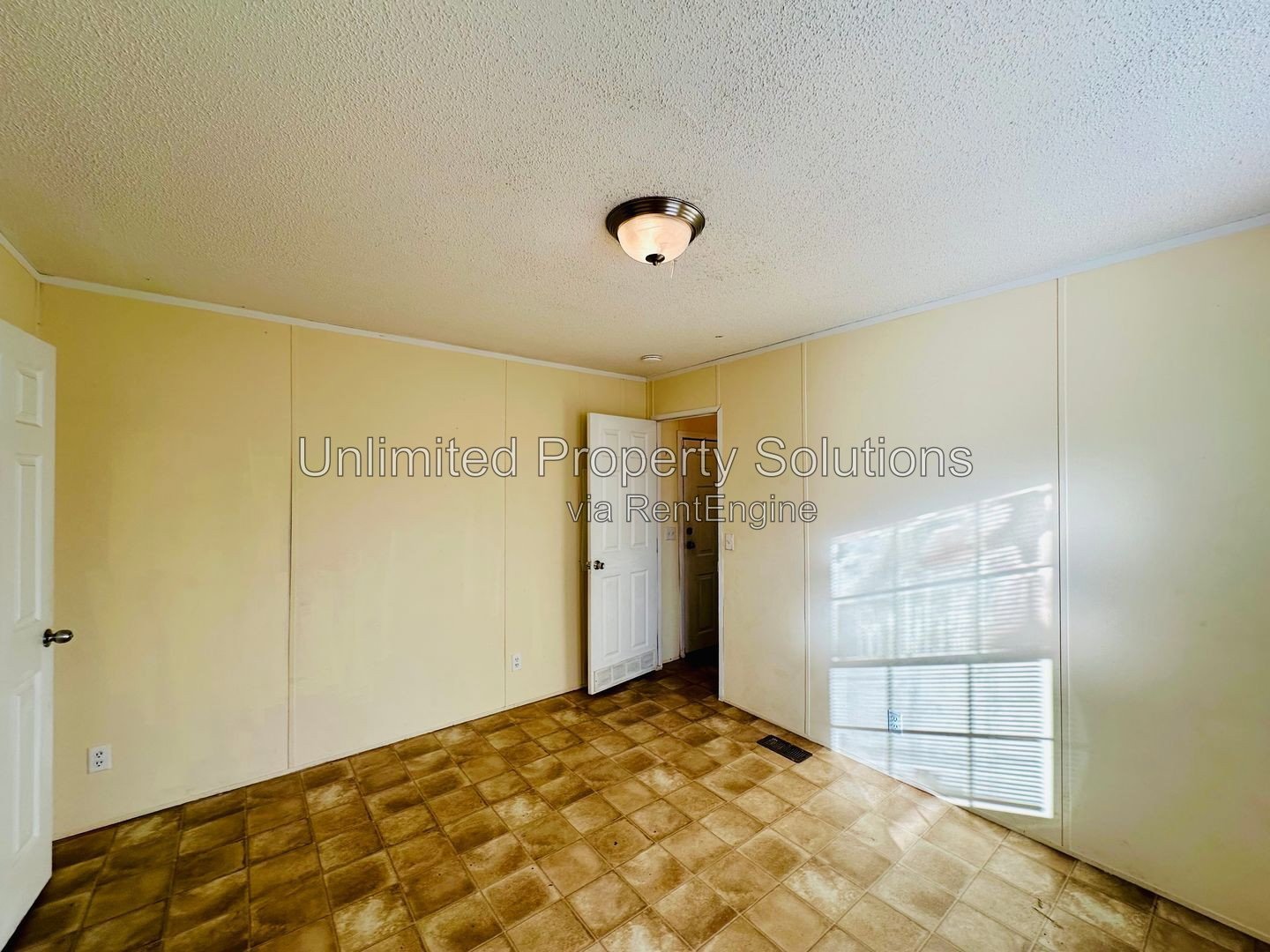 Mobile Home - 3 Bedroom/2 Bathroom - Located close to Leland and Downtown Wilmington! property image