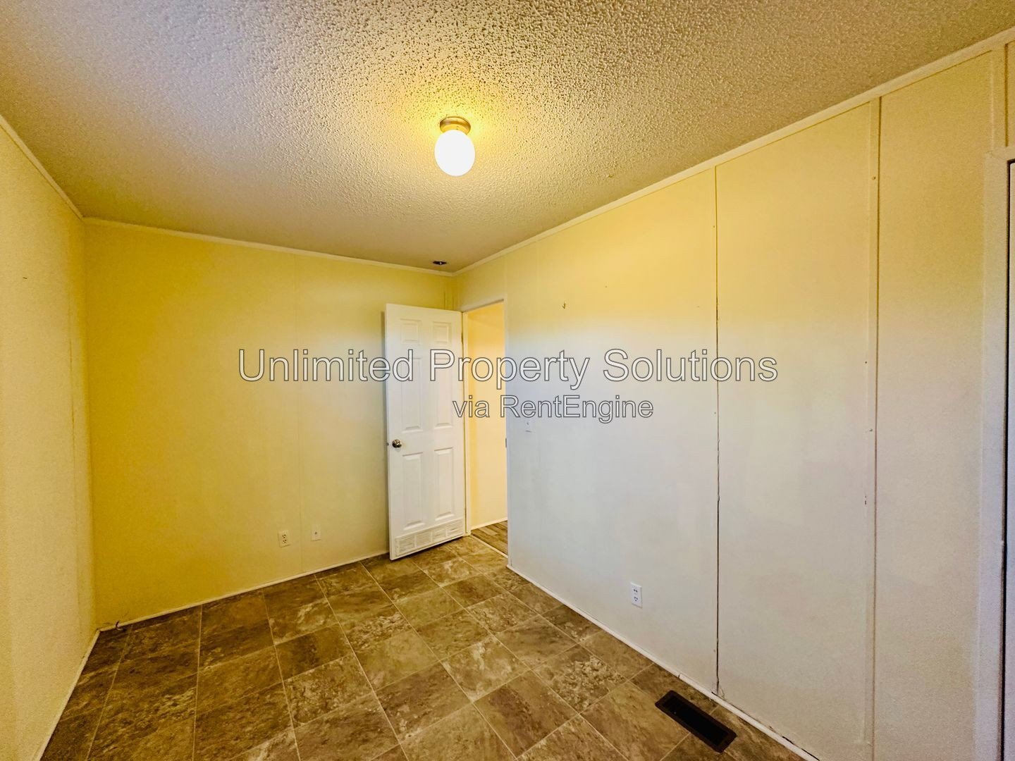 Mobile Home - 3 Bedroom/2 Bathroom - Located close to Leland and Downtown Wilmington! property image