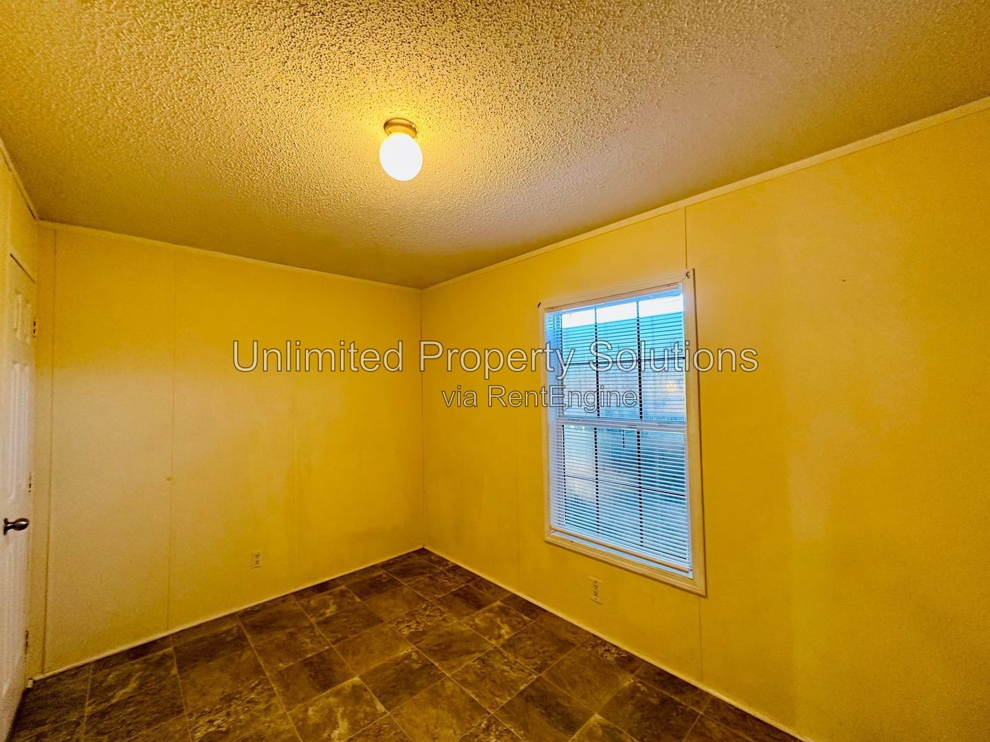 Mobile Home - 3 Bedroom/2 Bathroom - Located close to Leland and Downtown Wilmington! property image