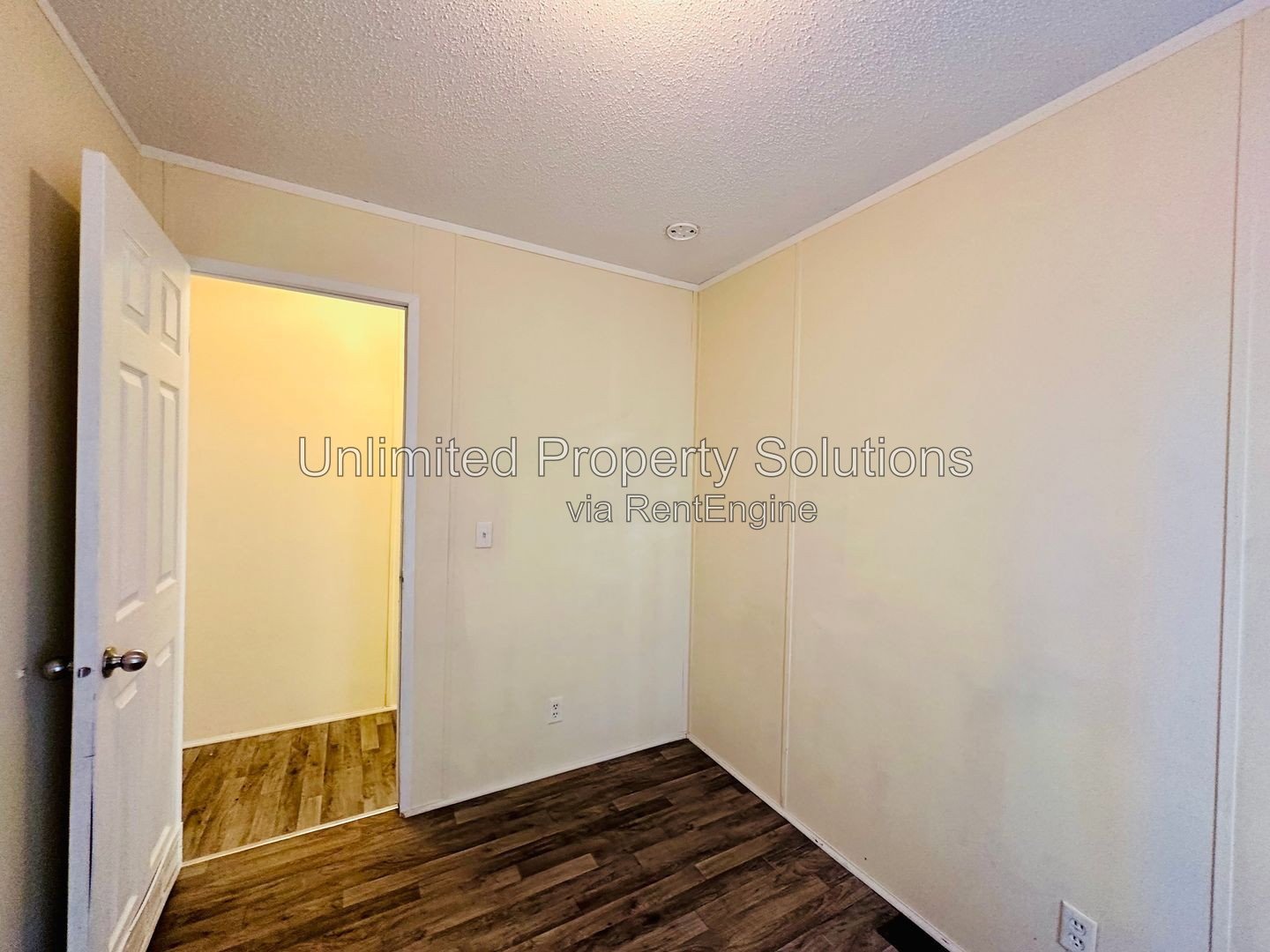 Mobile Home - 3 Bedroom/2 Bathroom - Located close to Leland and Downtown Wilmington! property image