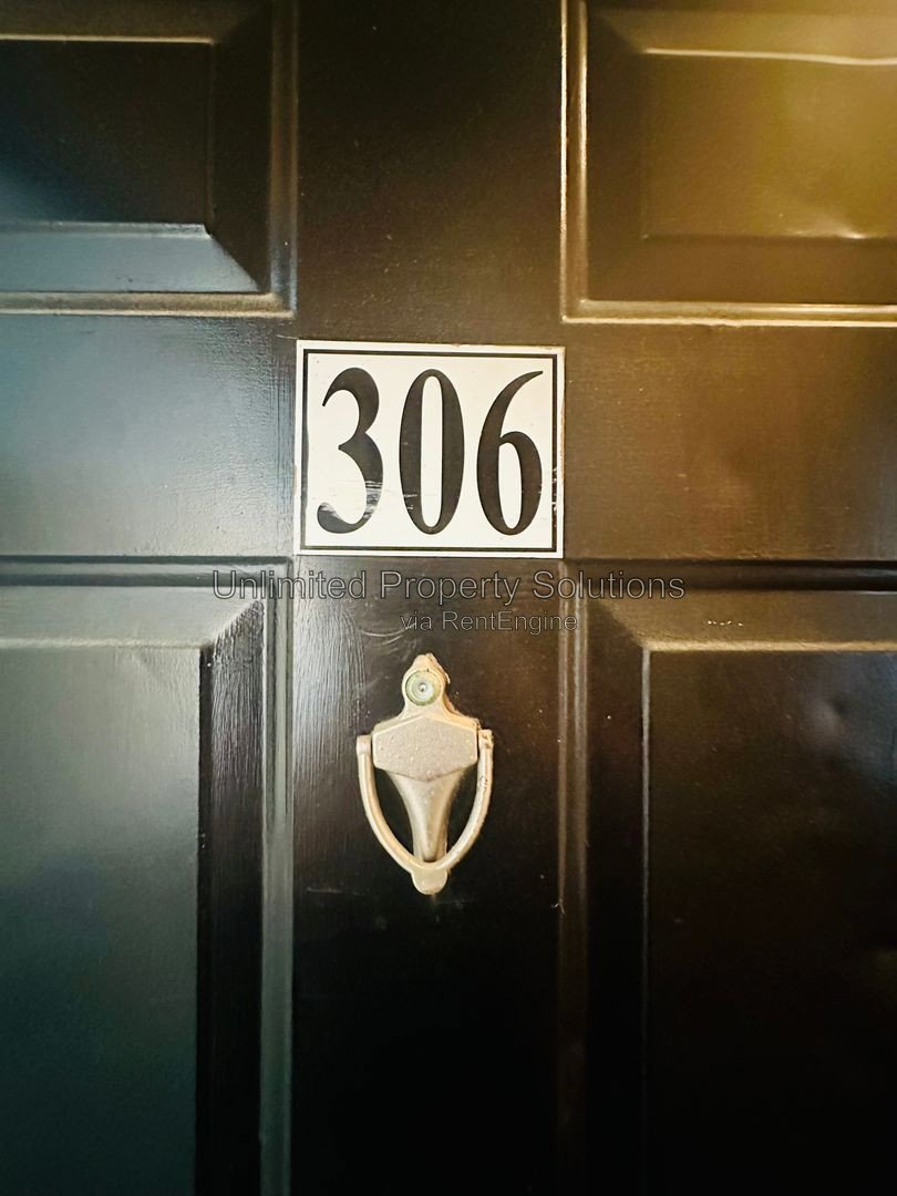 3 Bedroom Condo - Great location - near UNCW, Randall Parkway, MLK Parkway - everything! property image