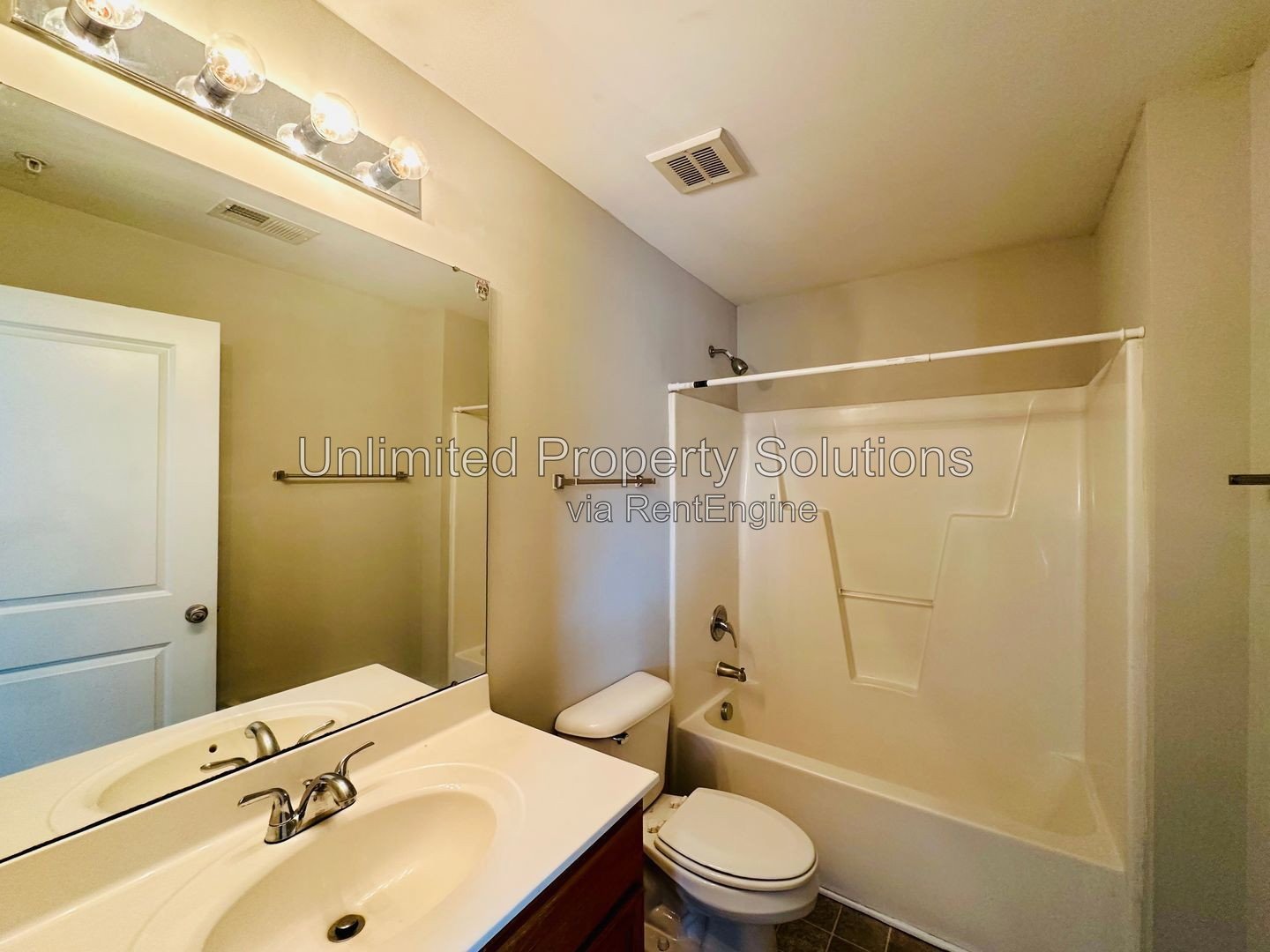 3 Bedroom Condo - Great location - near UNCW, Randall Parkway, MLK Parkway - everything! property image