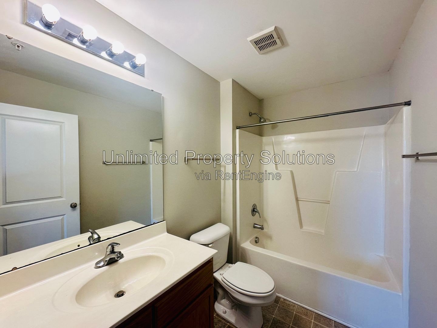 3 Bedroom Condo - Great location - near UNCW, Randall Parkway, MLK Parkway - everything! property image