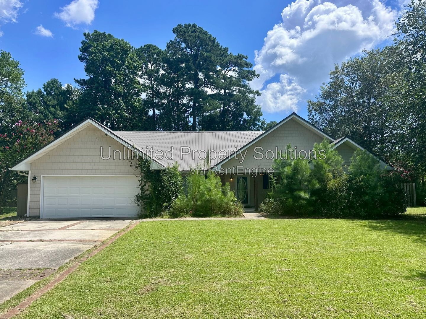 CREEKSTONE - 3 Bedroom/2 Bathroom - Spacious home with abundant storage and fenced in backyard! property image