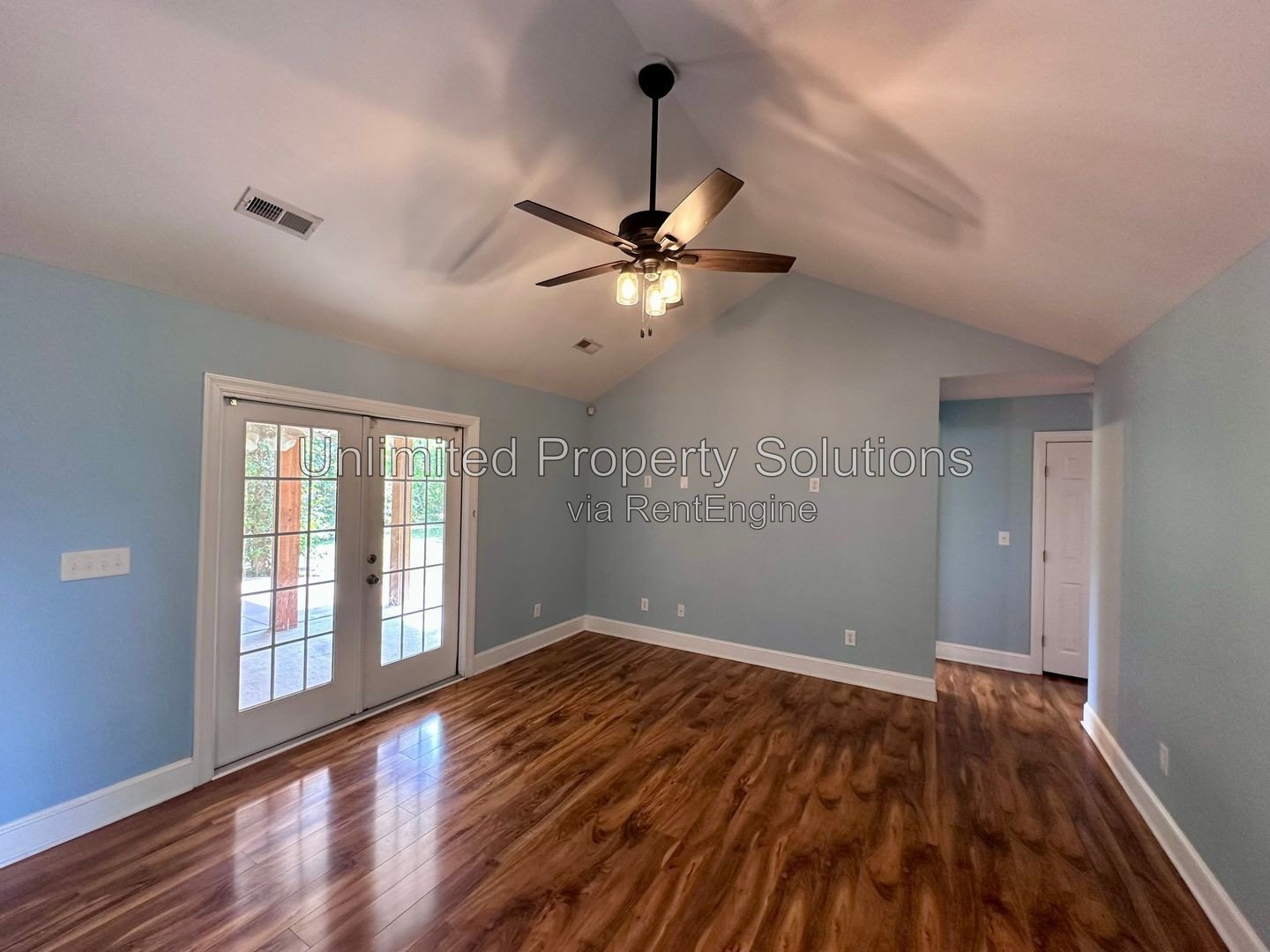 CREEKSTONE - 3 Bedroom/2 Bathroom - Spacious home with abundant storage and fenced in backyard! property image