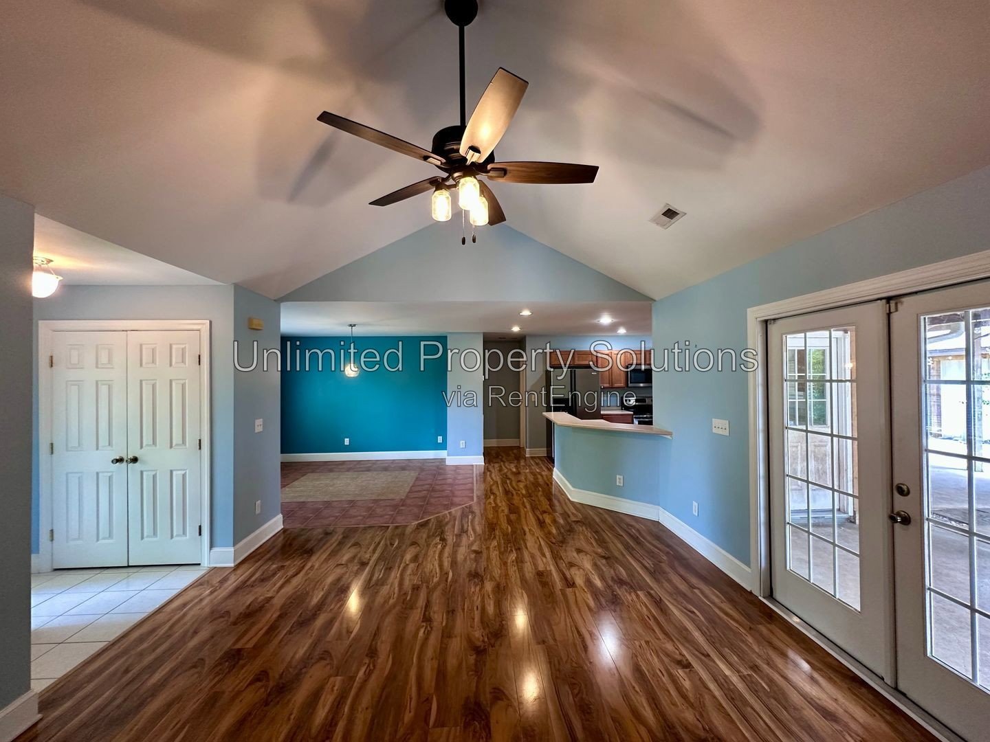 CREEKSTONE - 3 Bedroom/2 Bathroom - Spacious home with abundant storage and fenced in backyard! property image