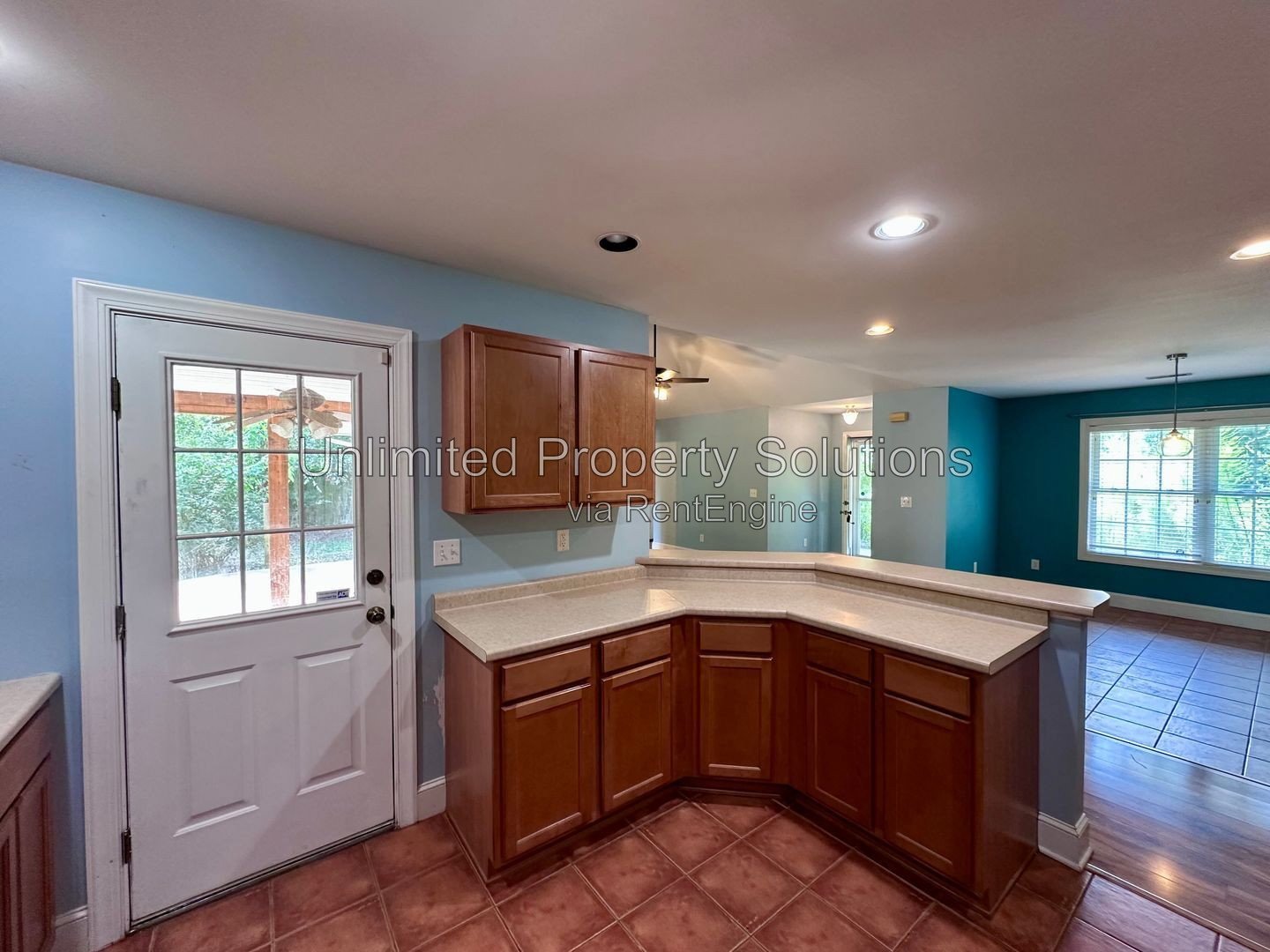 CREEKSTONE - 3 Bedroom/2 Bathroom - Spacious home with abundant storage and fenced in backyard! property image