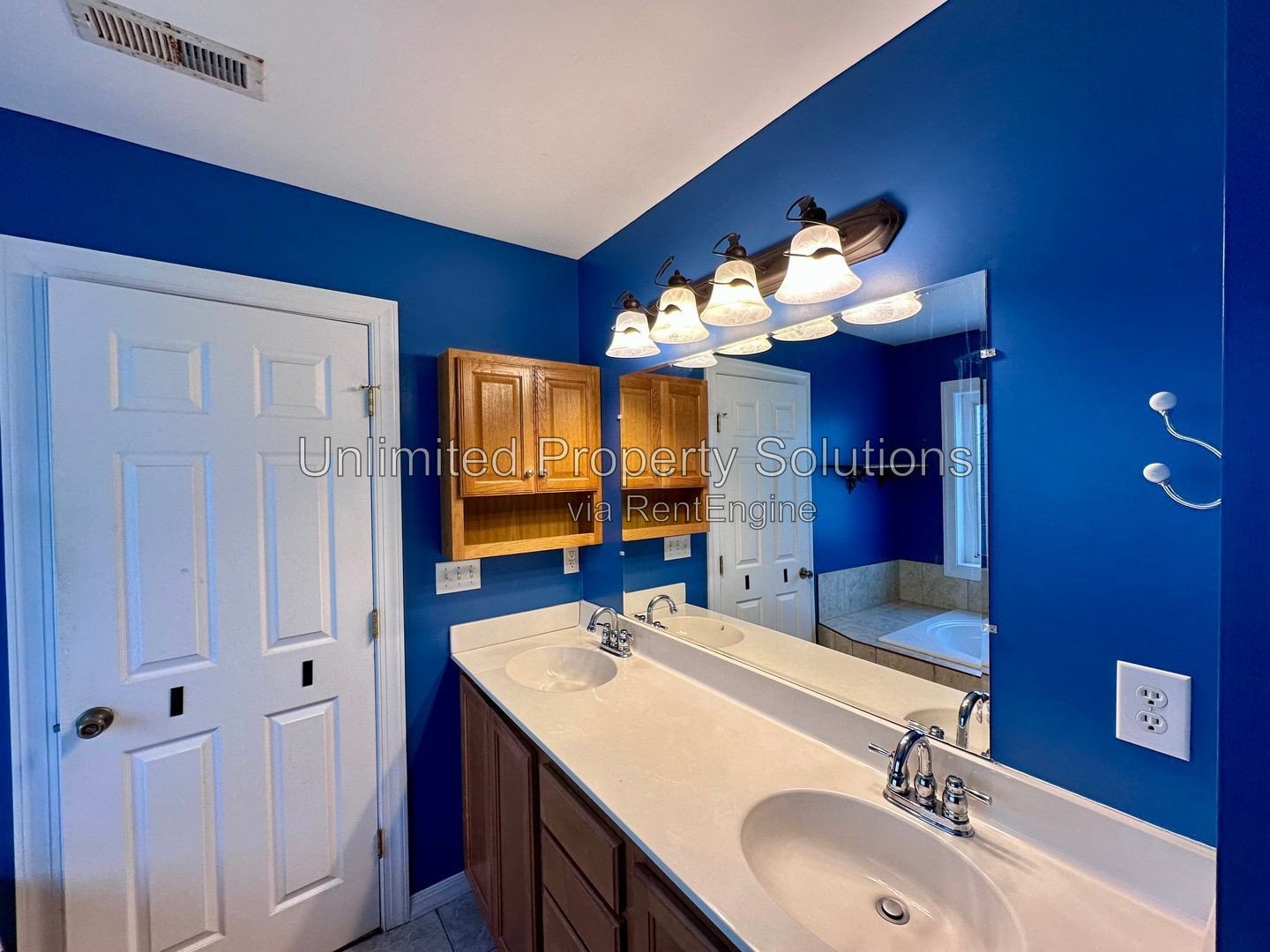 CREEKSTONE - 3 Bedroom/2 Bathroom - Spacious home with abundant storage and fenced in backyard! property image