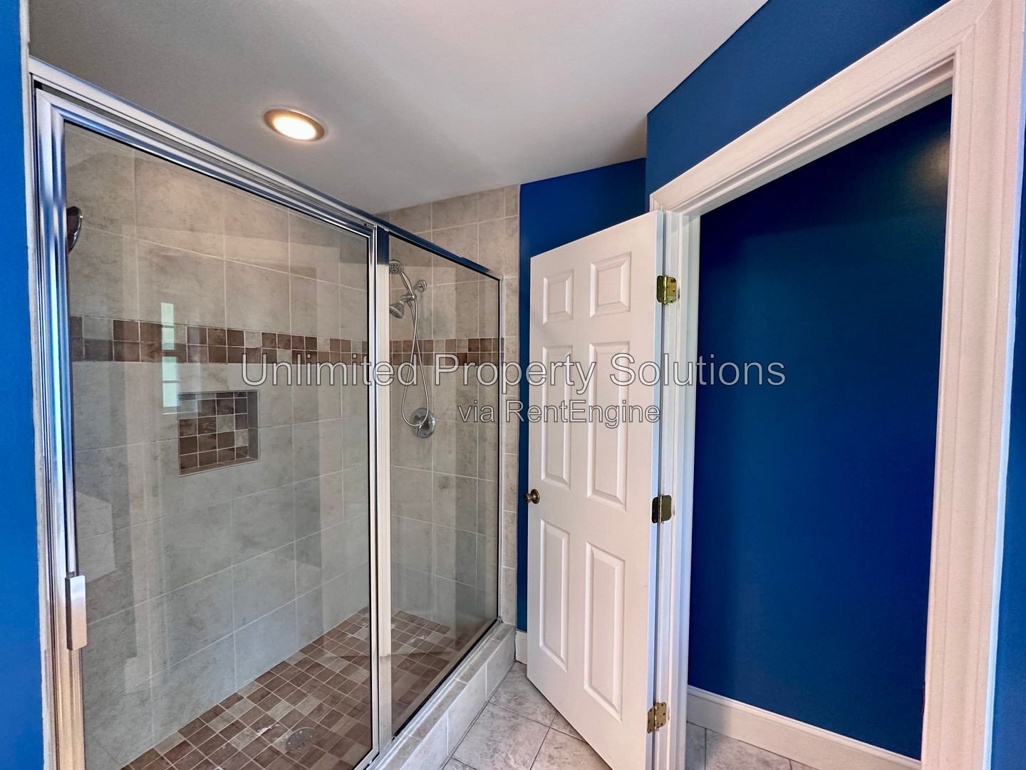 CREEKSTONE - 3 Bedroom/2 Bathroom - Spacious home with abundant storage and fenced in backyard! property image
