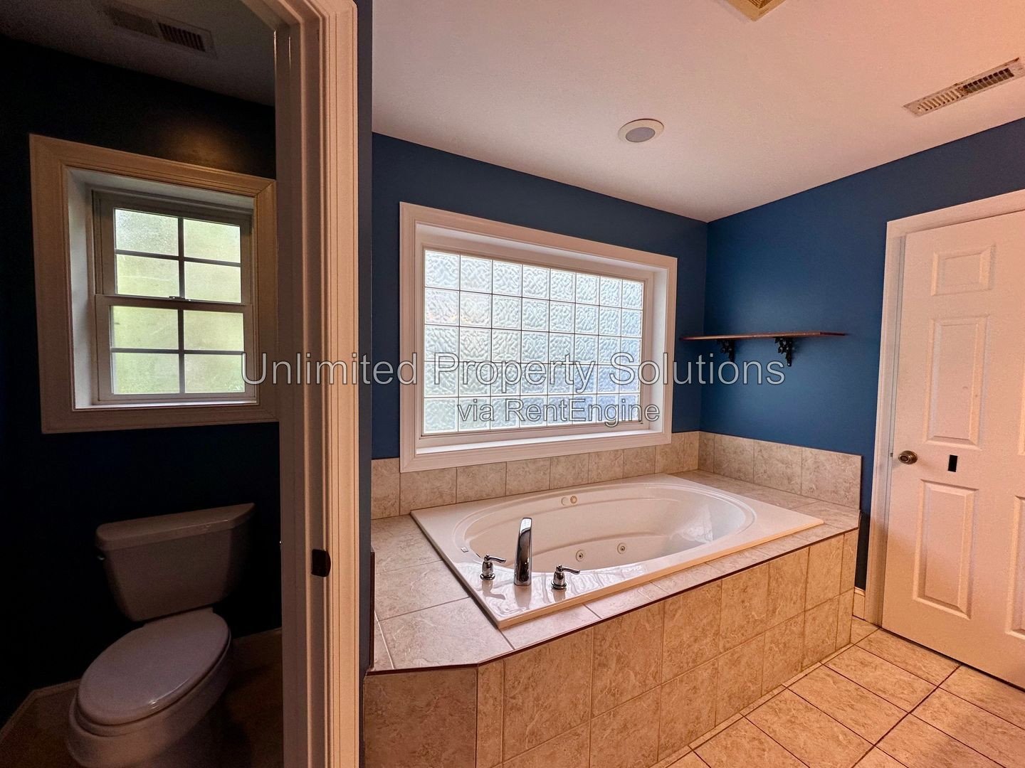 CREEKSTONE - 3 Bedroom/2 Bathroom - Spacious home with abundant storage and fenced in backyard! property image