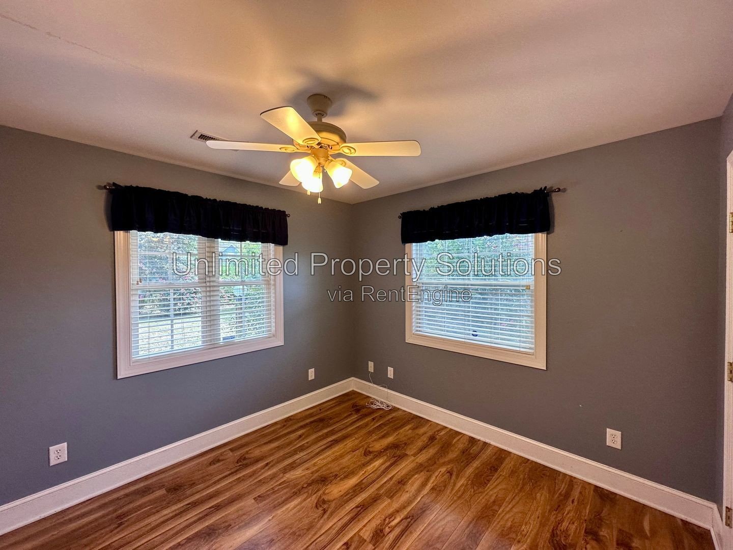 CREEKSTONE - 3 Bedroom/2 Bathroom - Spacious home with abundant storage and fenced in backyard! property image
