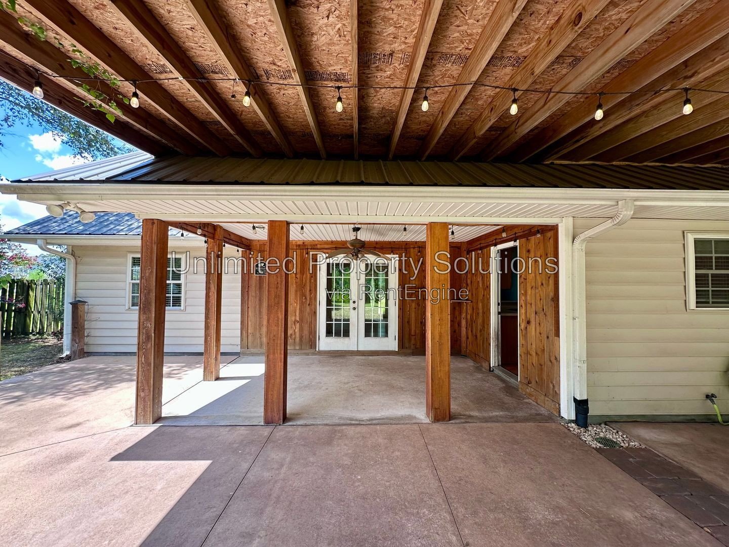 CREEKSTONE - 3 Bedroom/2 Bathroom - Spacious home with abundant storage and fenced in backyard! property image