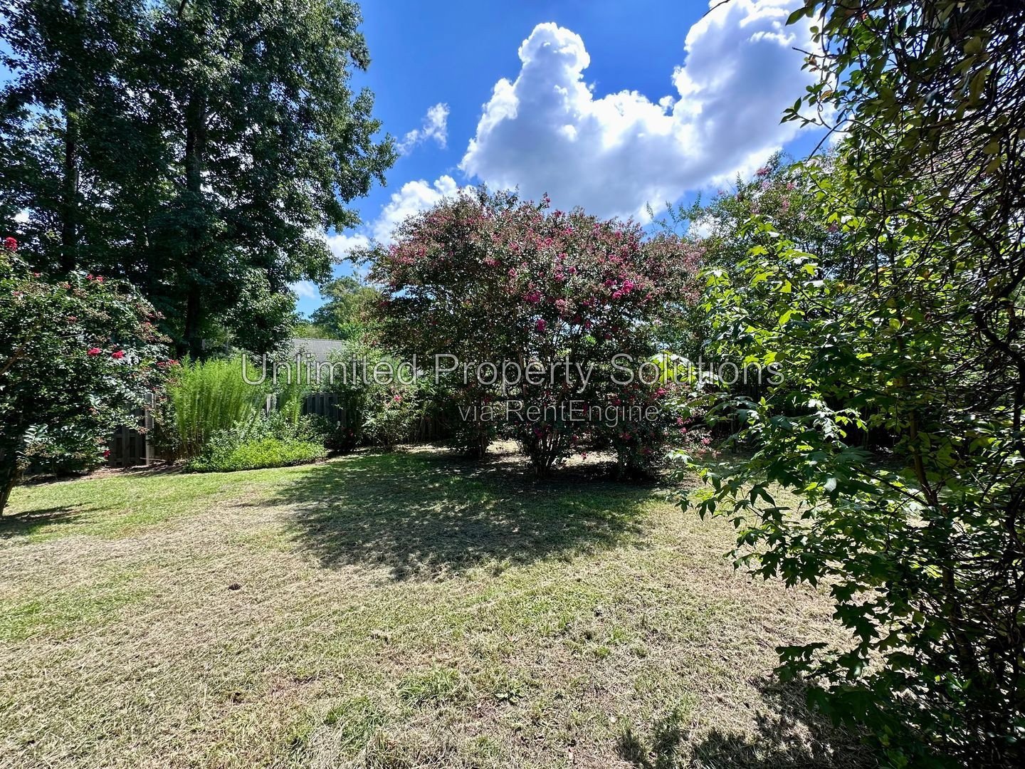 CREEKSTONE - 3 Bedroom/2 Bathroom - Spacious home with abundant storage and fenced in backyard! property image