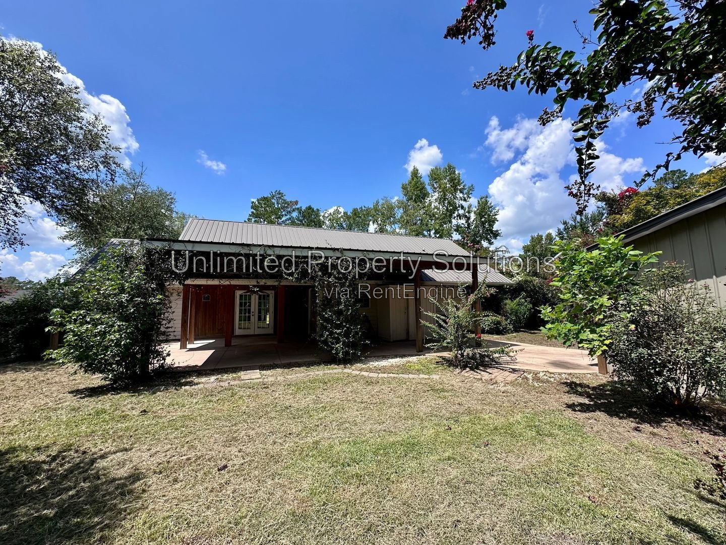CREEKSTONE - 3 Bedroom/2 Bathroom - Spacious home with abundant storage and fenced in backyard! property image