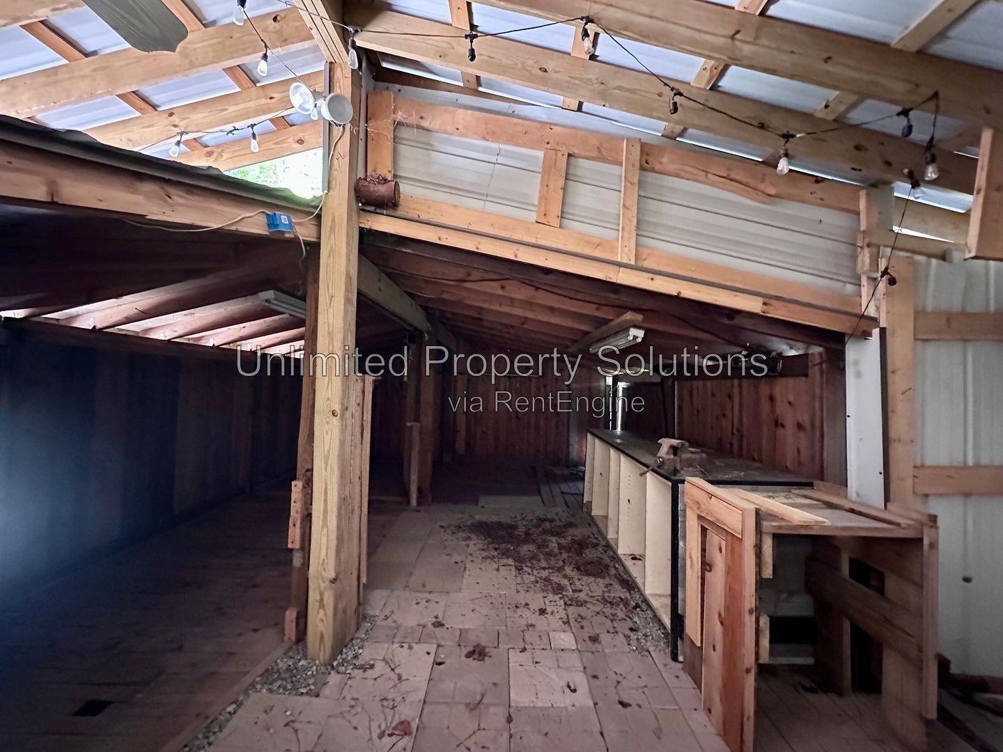 CREEKSTONE - 3 Bedroom/2 Bathroom - Spacious home with abundant storage and fenced in backyard! property image