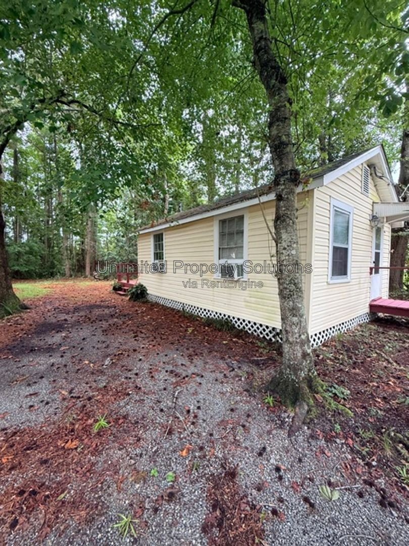 WILMINGTON/SEAGATE- Charming one bedroom bungalow close to UNCW and Wrightsville Beach! property image