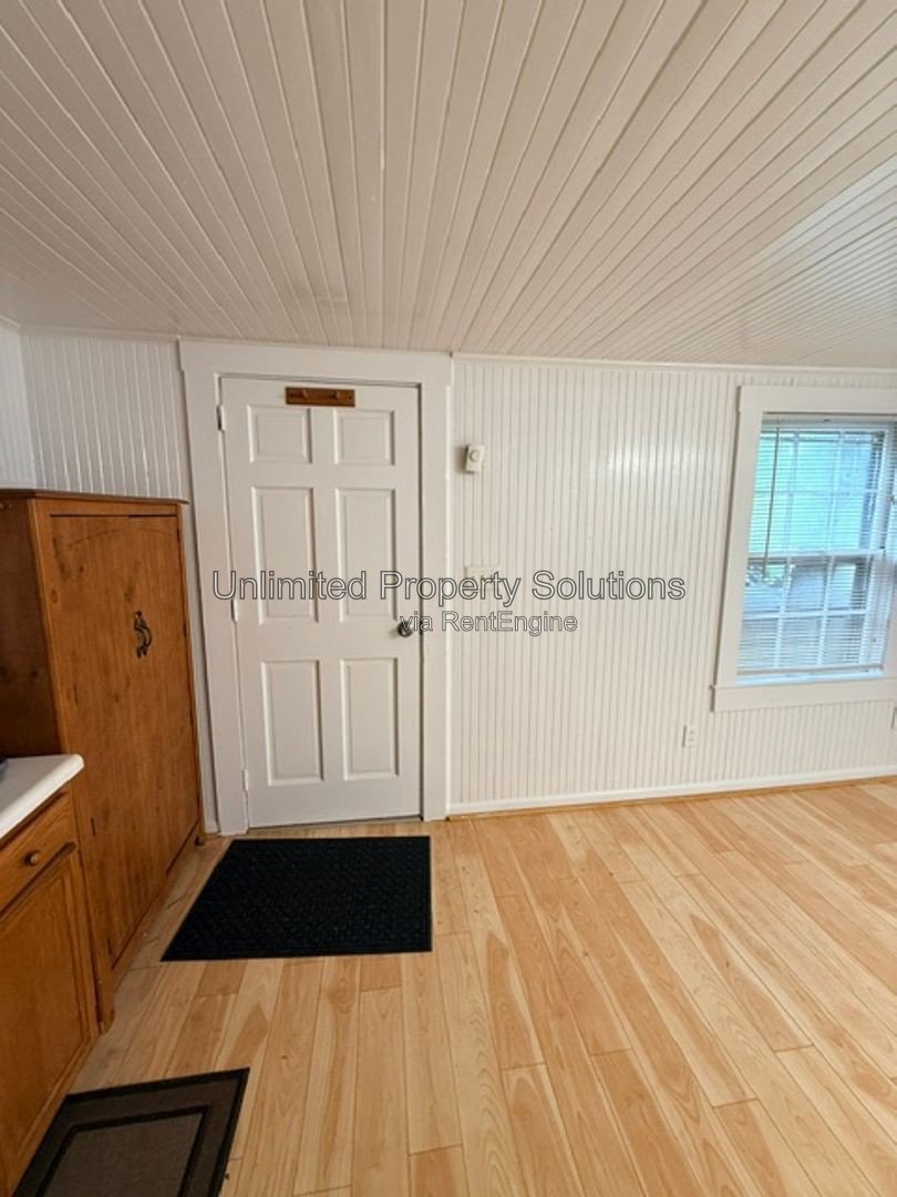 WILMINGTON/SEAGATE- Charming one bedroom bungalow close to UNCW and Wrightsville Beach! property image