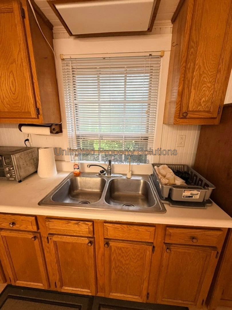 WILMINGTON/SEAGATE- Charming one bedroom bungalow close to UNCW and Wrightsville Beach! property image