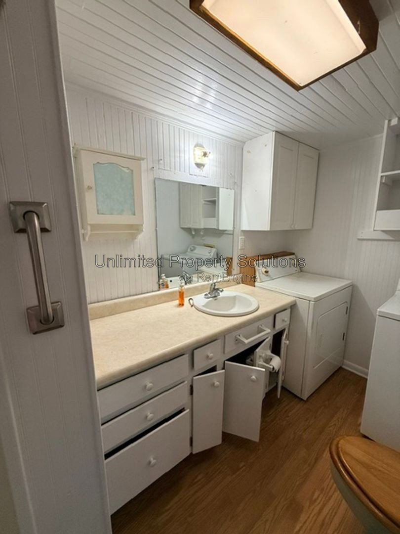 WILMINGTON/SEAGATE- Charming one bedroom bungalow close to UNCW and Wrightsville Beach! property image