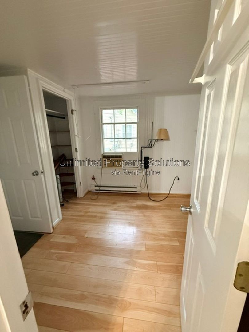 WILMINGTON/SEAGATE- Charming one bedroom bungalow close to UNCW and Wrightsville Beach! property image