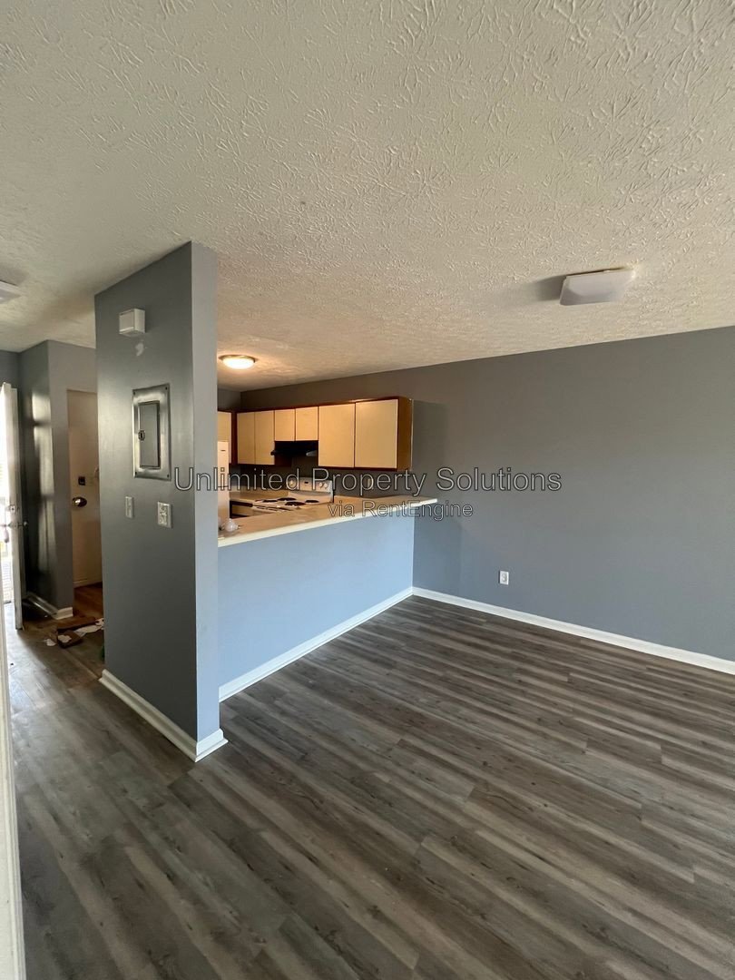 2BD/2BA - Sunn Aire Condos just off Market Street and N Kerr Avenue property image