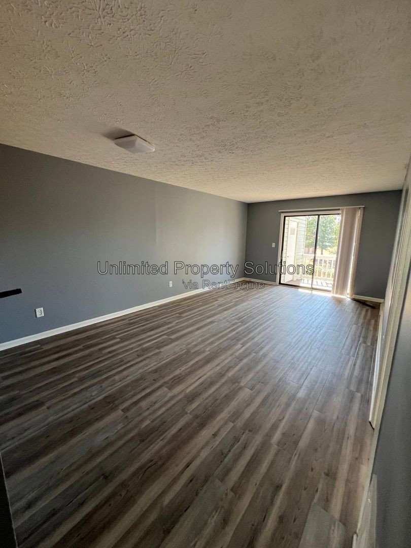2BD/2BA - Sunn Aire Condos just off Market Street and N Kerr Avenue property image