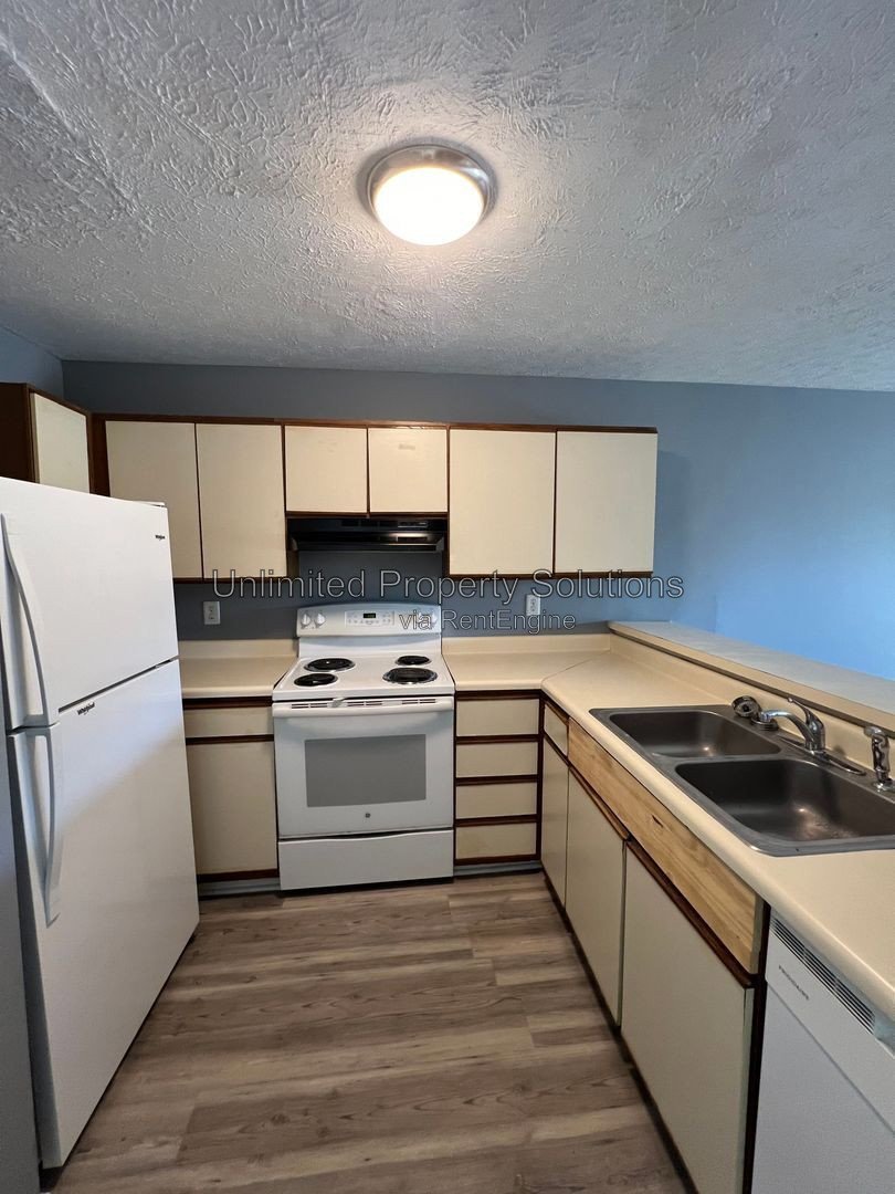 2BD/2BA - Sunn Aire Condos just off Market Street and N Kerr Avenue property image