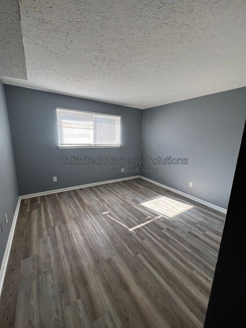 2BD/2BA - Sunn Aire Condos just off Market Street and N Kerr Avenue property image