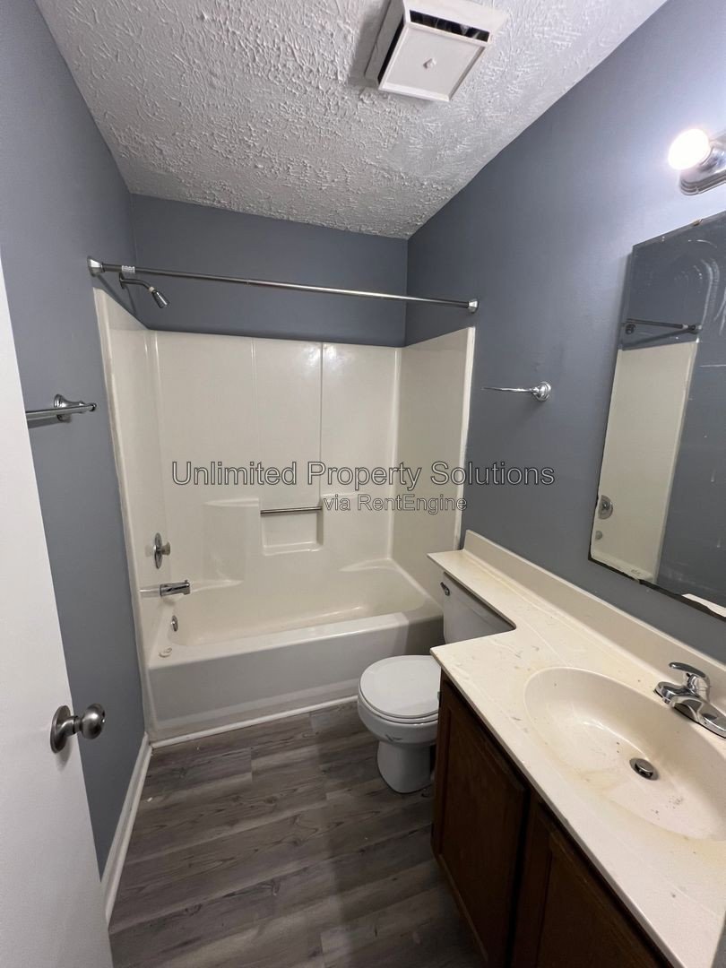 2BD/2BA - Sunn Aire Condos just off Market Street and N Kerr Avenue property image