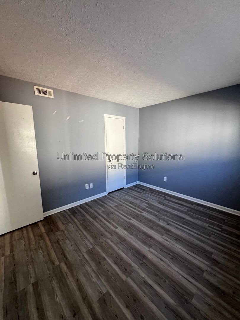 2BD/2BA - Sunn Aire Condos just off Market Street and N Kerr Avenue property image