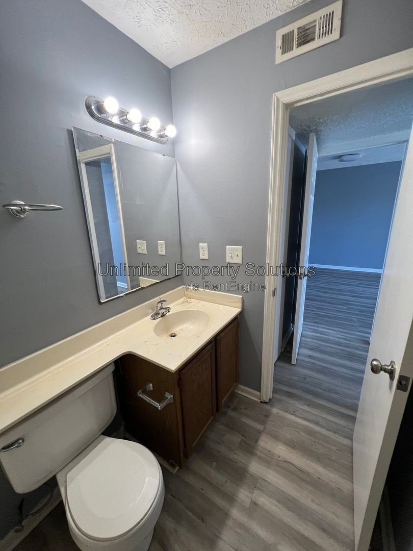 2BD/2BA - Sunn Aire Condos just off Market Street and N Kerr Avenue property image